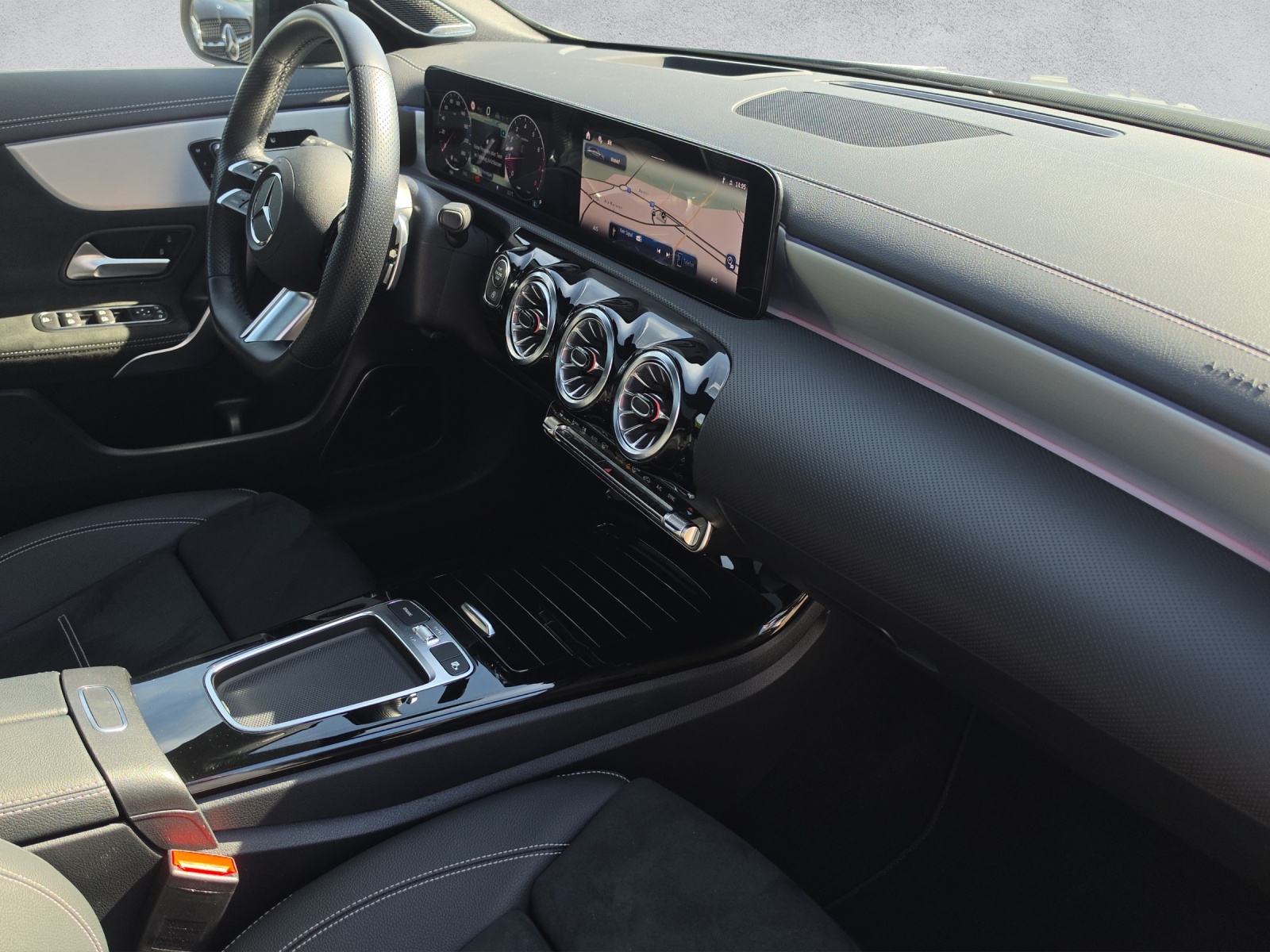 MERCEDES-BENZ CLA Shooting Brake 250 4Matic 8G-DCT-image-9