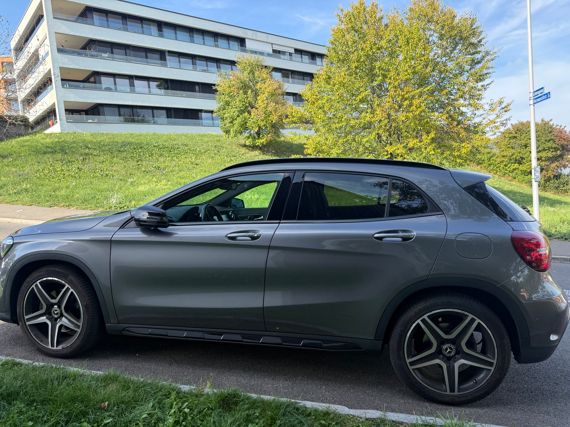 MERCEDES-BENZ GLA 250 AMG Line 4m-image-0