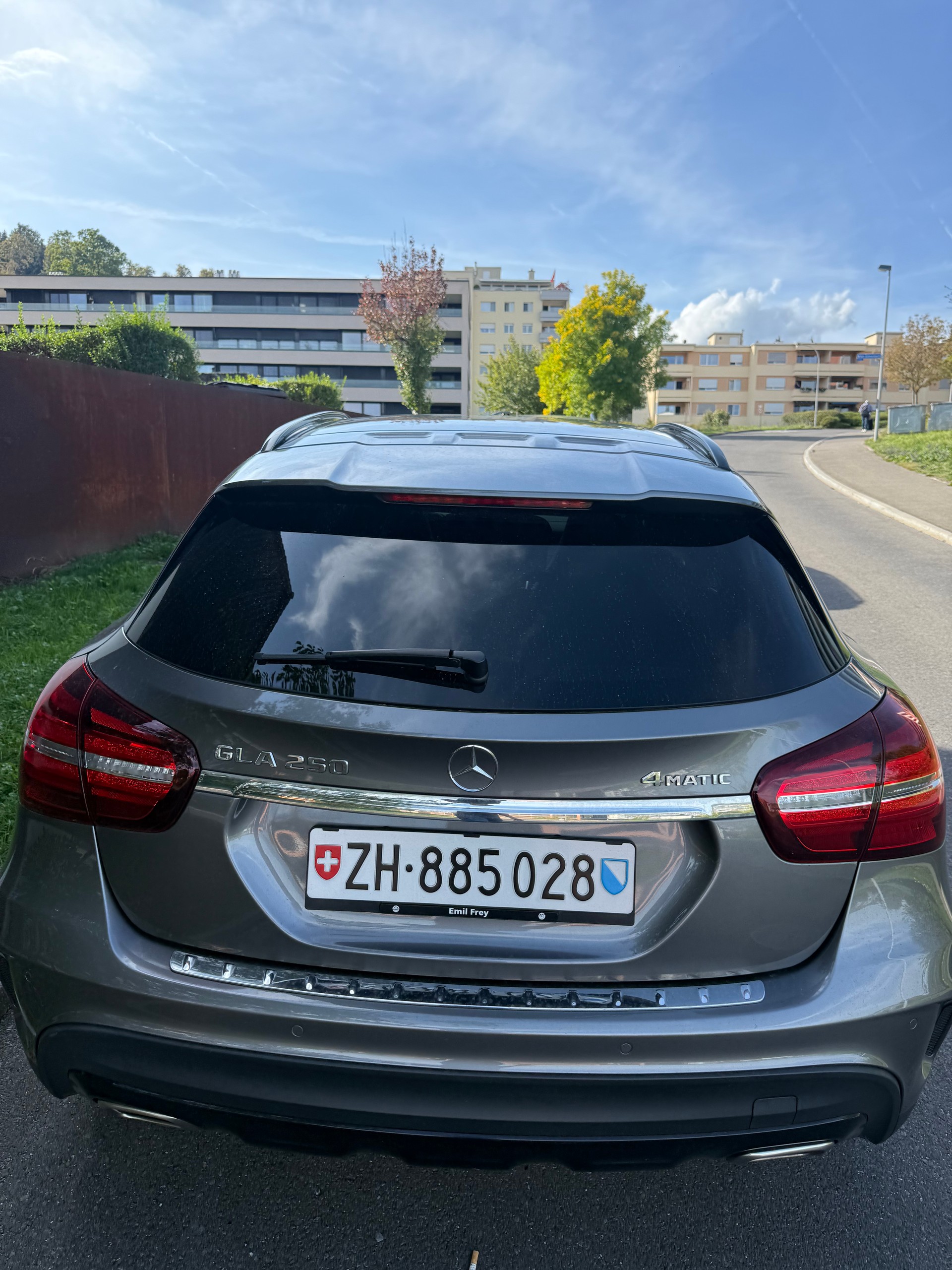 MERCEDES-BENZ GLA 250 AMG Line 4m-image-1