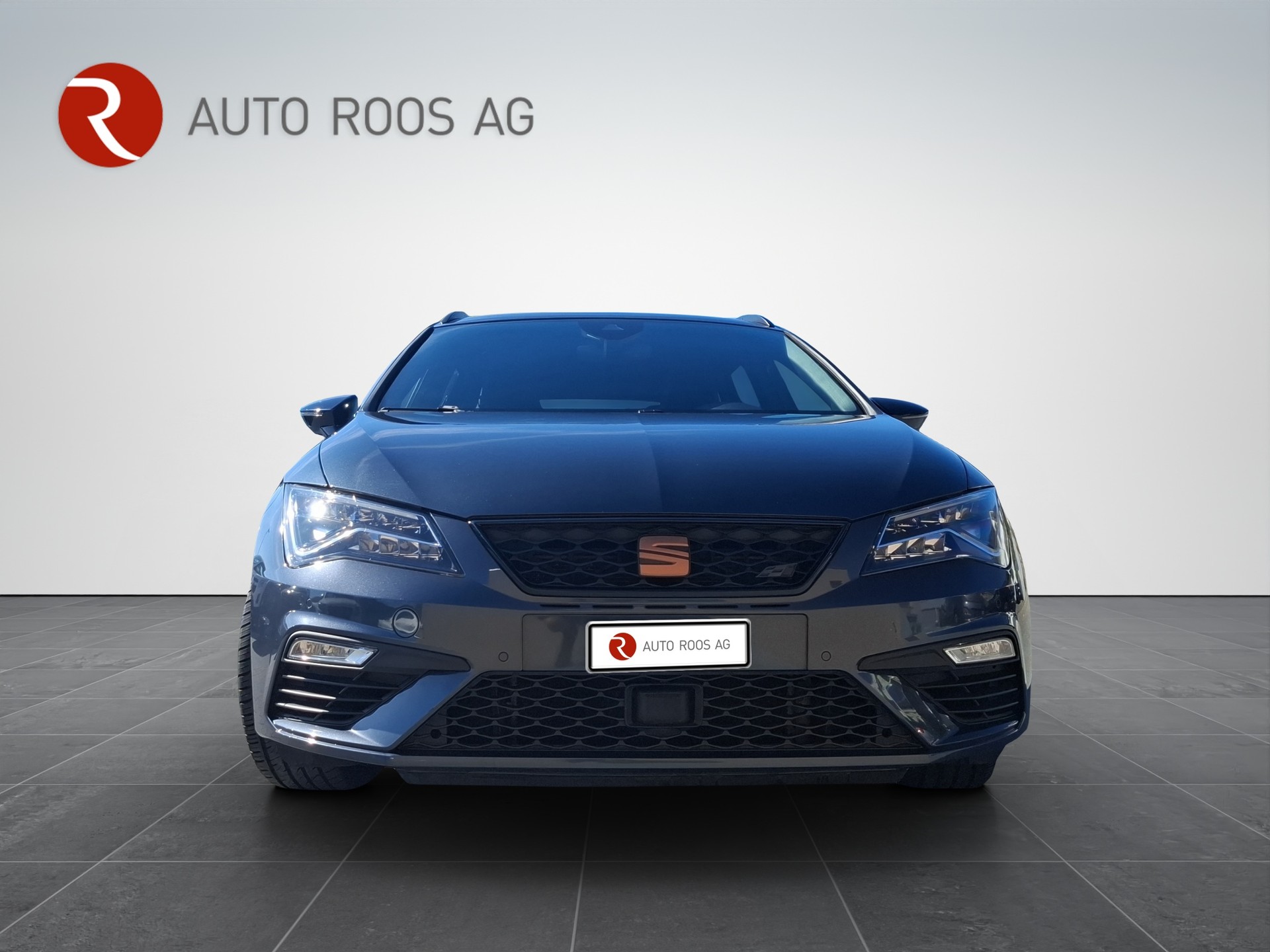 SEAT Leon ST 2.0 TSI Cupra 300 4 Drive DSG-image-1