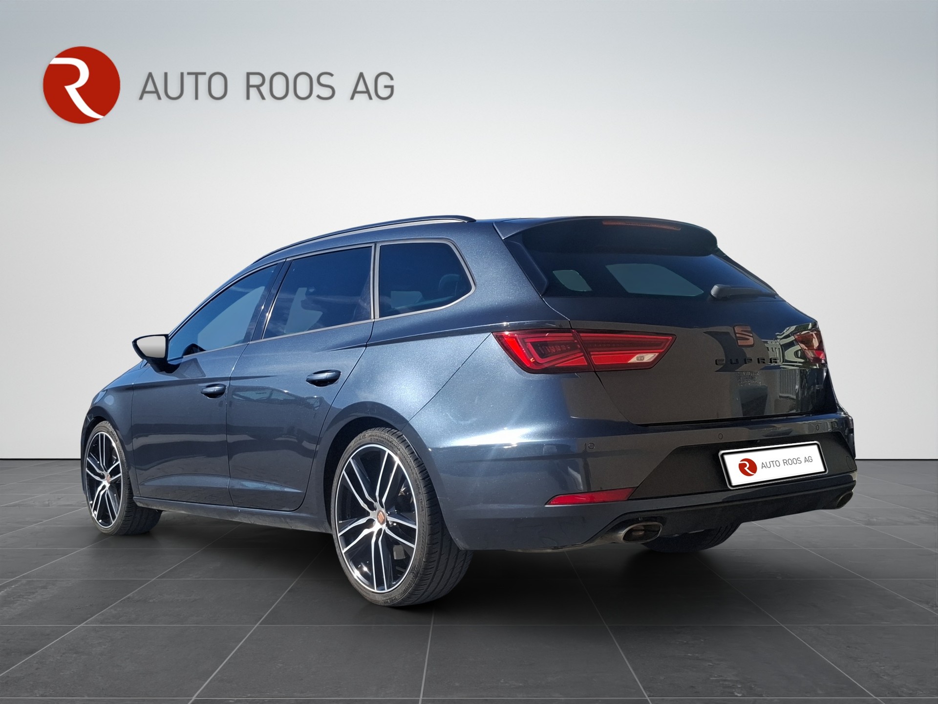 SEAT Leon ST 2.0 TSI Cupra 300 4 Drive DSG-image-3