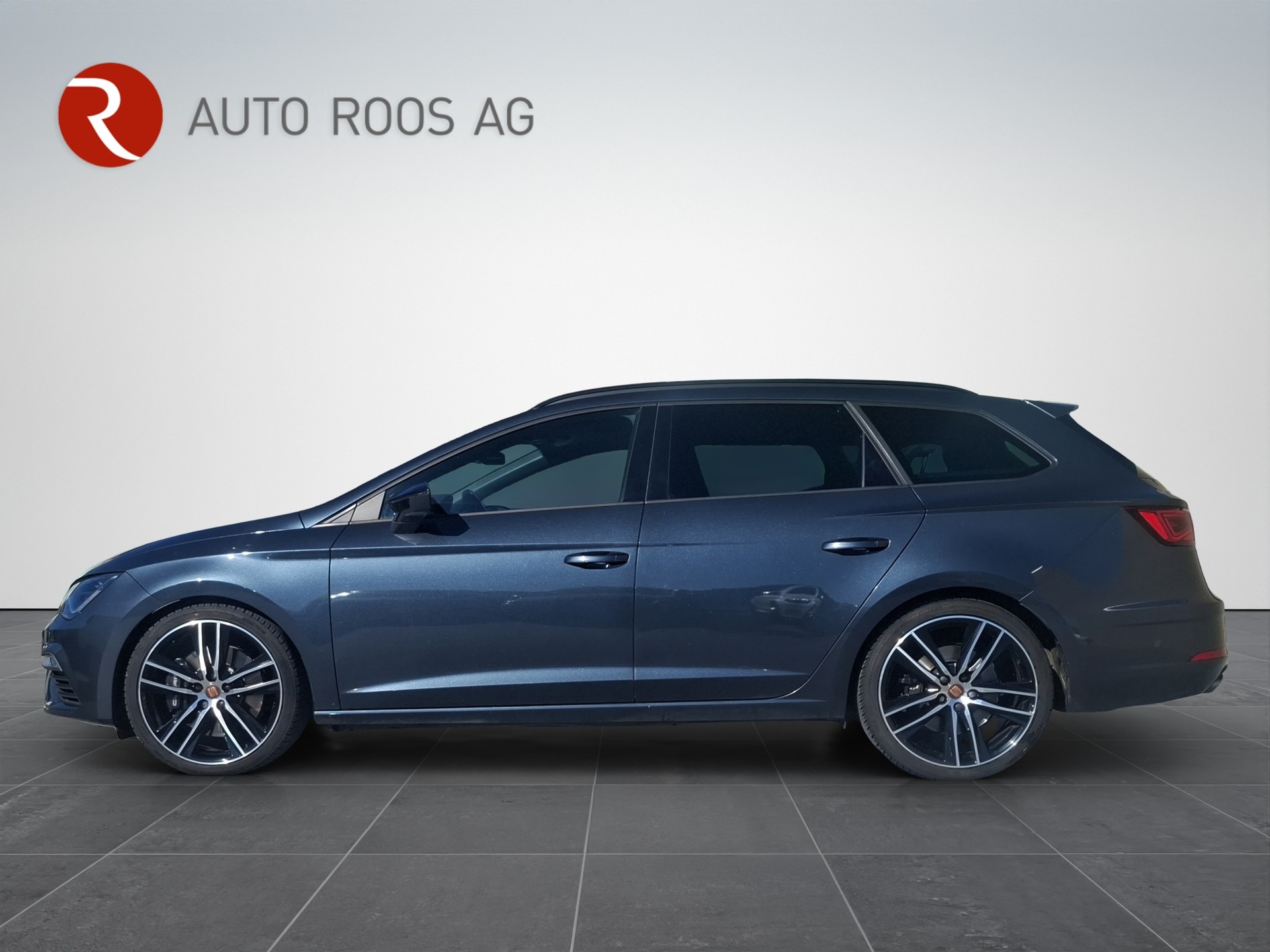 SEAT Leon ST 2.0 TSI Cupra 300 4 Drive DSG-image-2