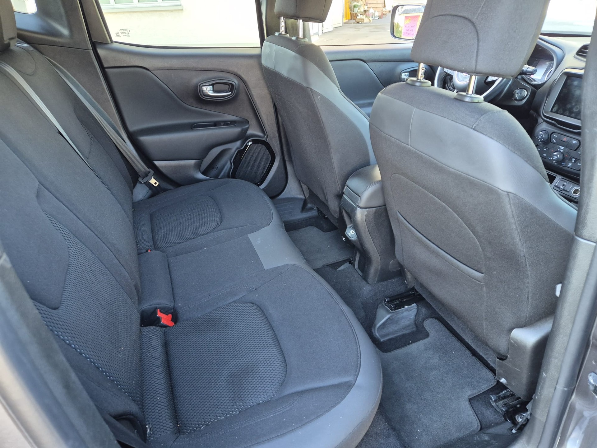 JEEP Renegade 1.4 Turbo Street Edition-image-14