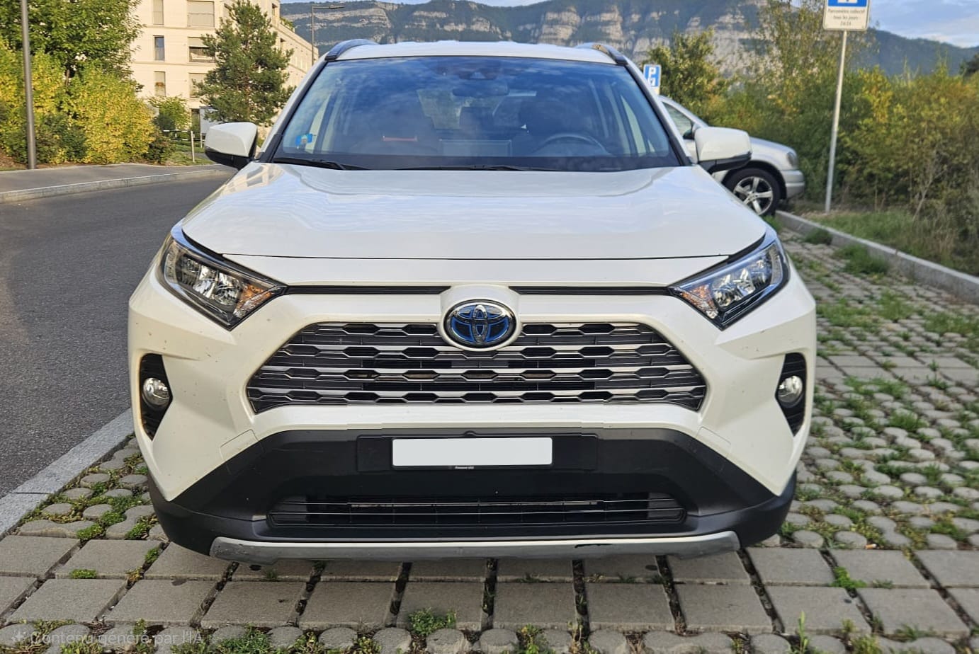 TOYOTA 2.5 HEV Comfort-image-0