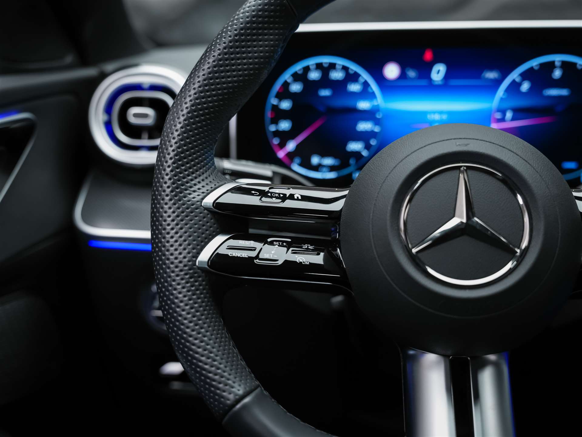 MERCEDES-BENZ C 300 d 4 Matic AMG Line *Werksgarantie*20" Felgen*-image-27