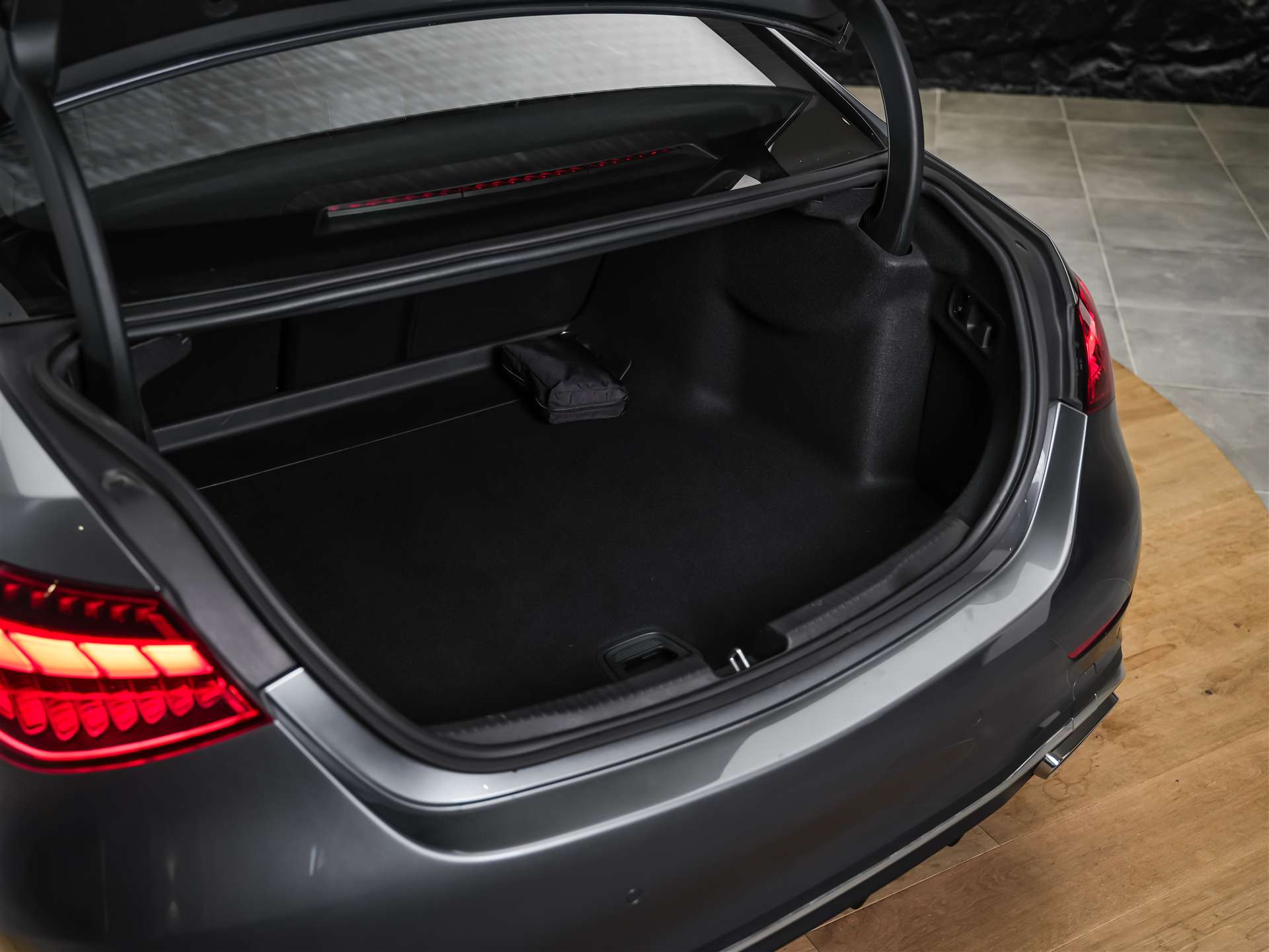 MERCEDES-BENZ C 300 d 4 Matic AMG Line *Werksgarantie*20" Felgen*-image-44