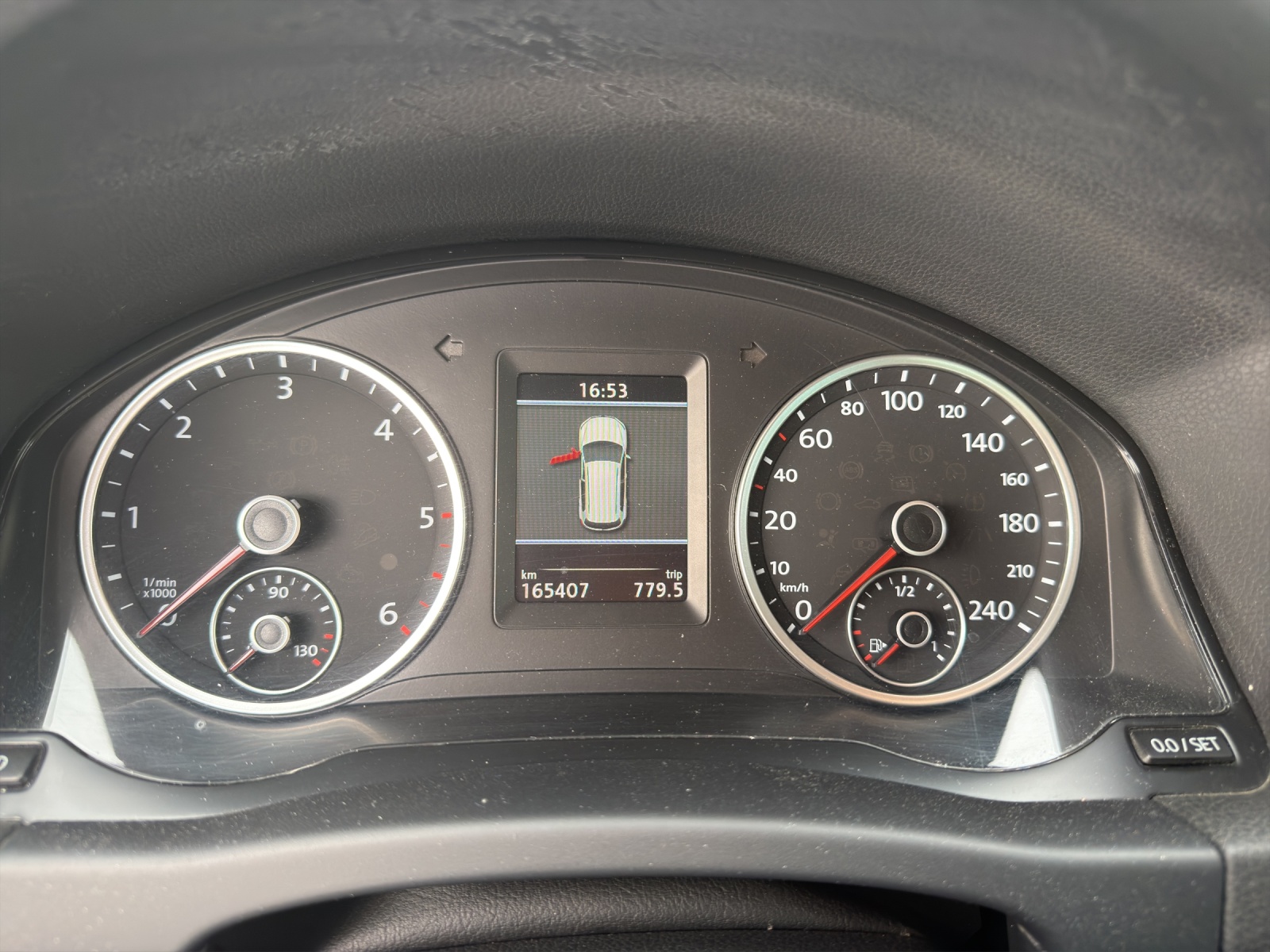VW Tiguan 2.0 TDI BlueMotion Sport&Style 4Motion DSG-image-8