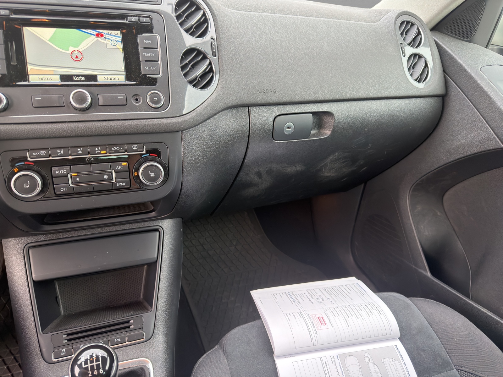 VW Tiguan 2.0 TDI BlueMotion Sport&Style 4Motion DSG-image-7