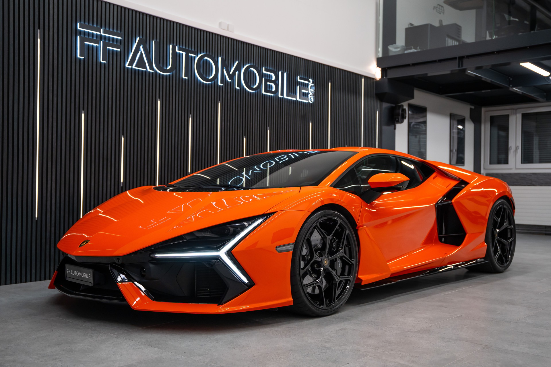 LAMBORGHINI Revuelto HPEV / PPF / UNIKAT-image-0