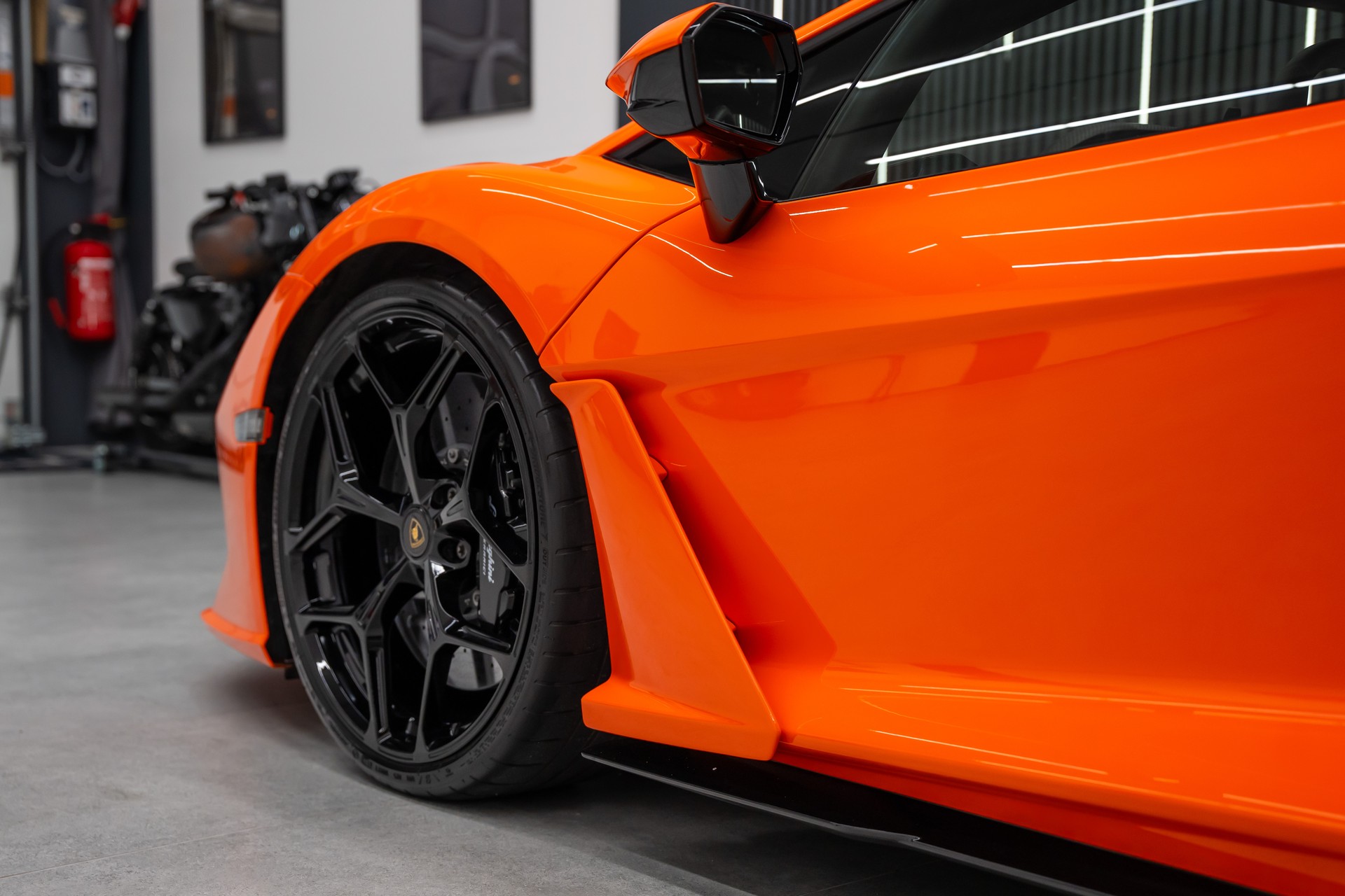 LAMBORGHINI Revuelto HPEV / PPF / UNIKAT-image-3