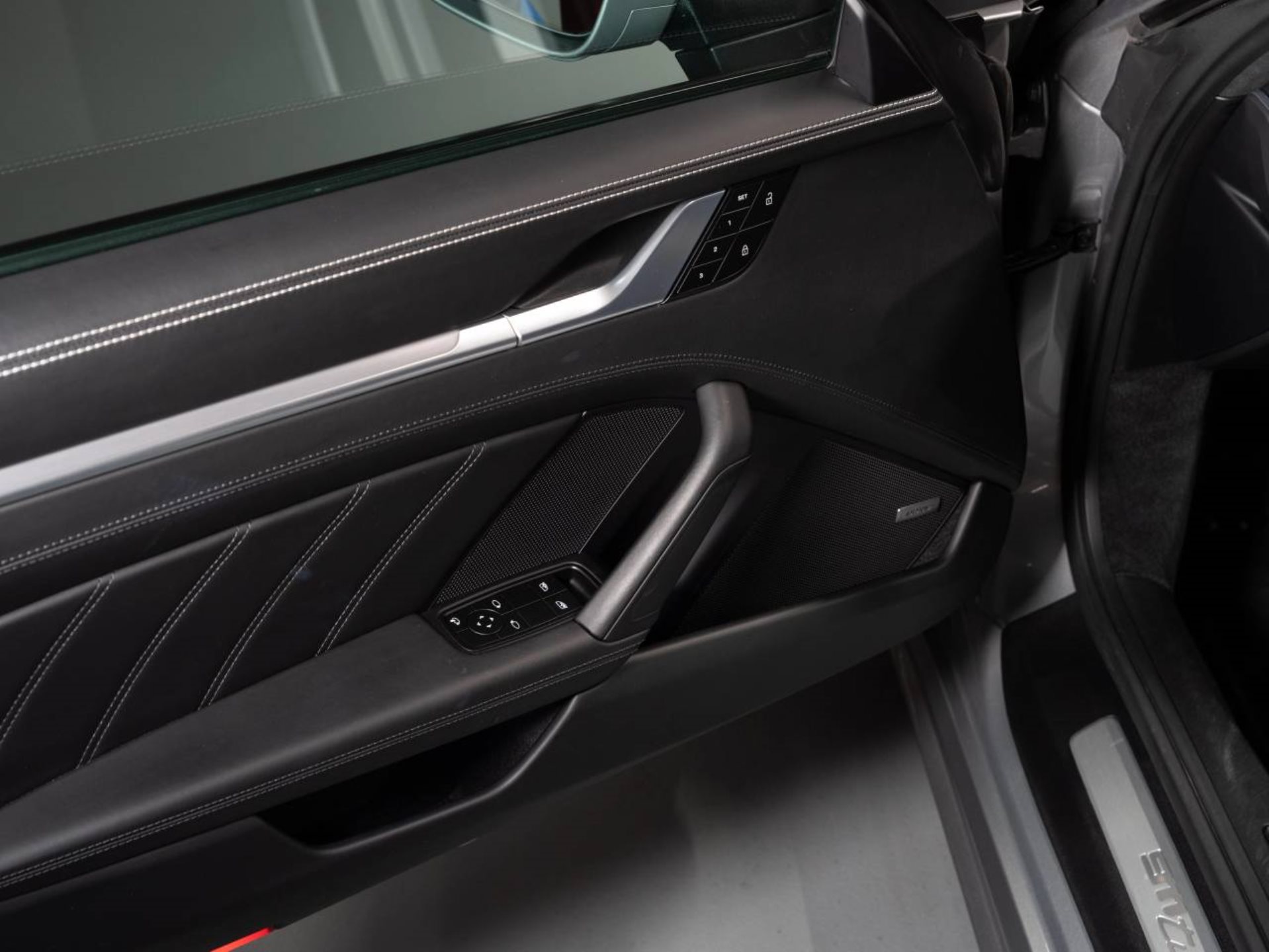 PORSCHE 911 Turbo-image-9