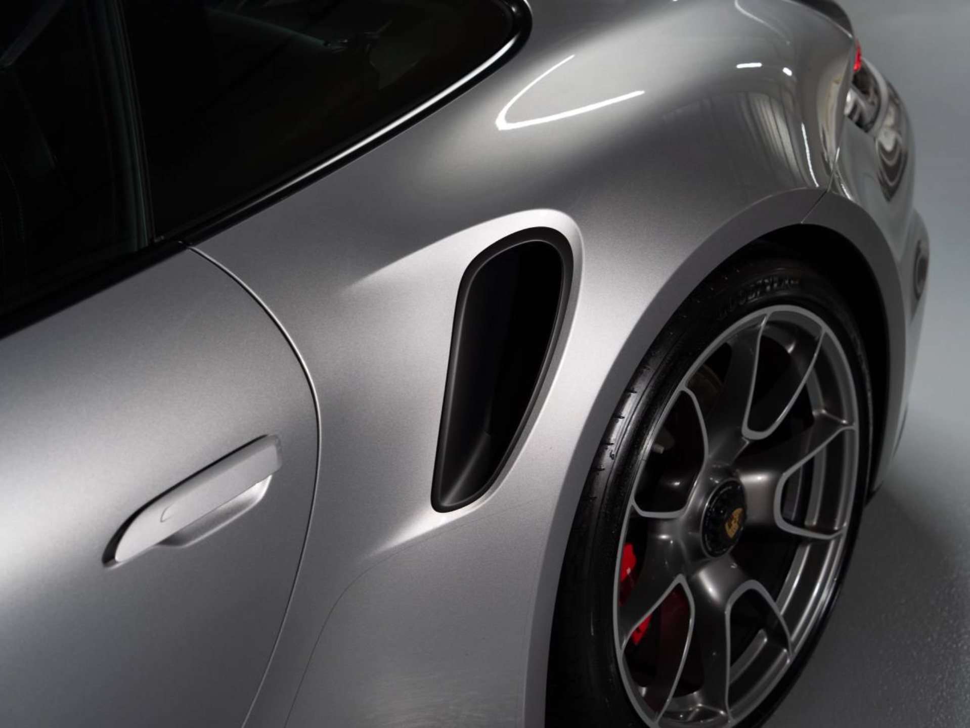 PORSCHE 911 Turbo-image-24