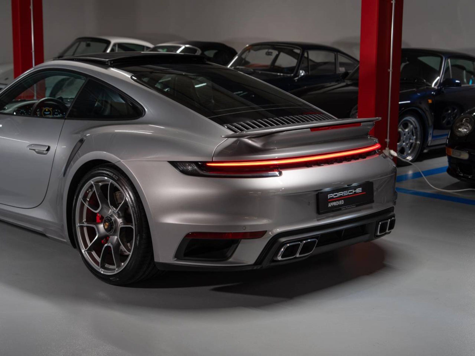 PORSCHE 911 Turbo-image-22