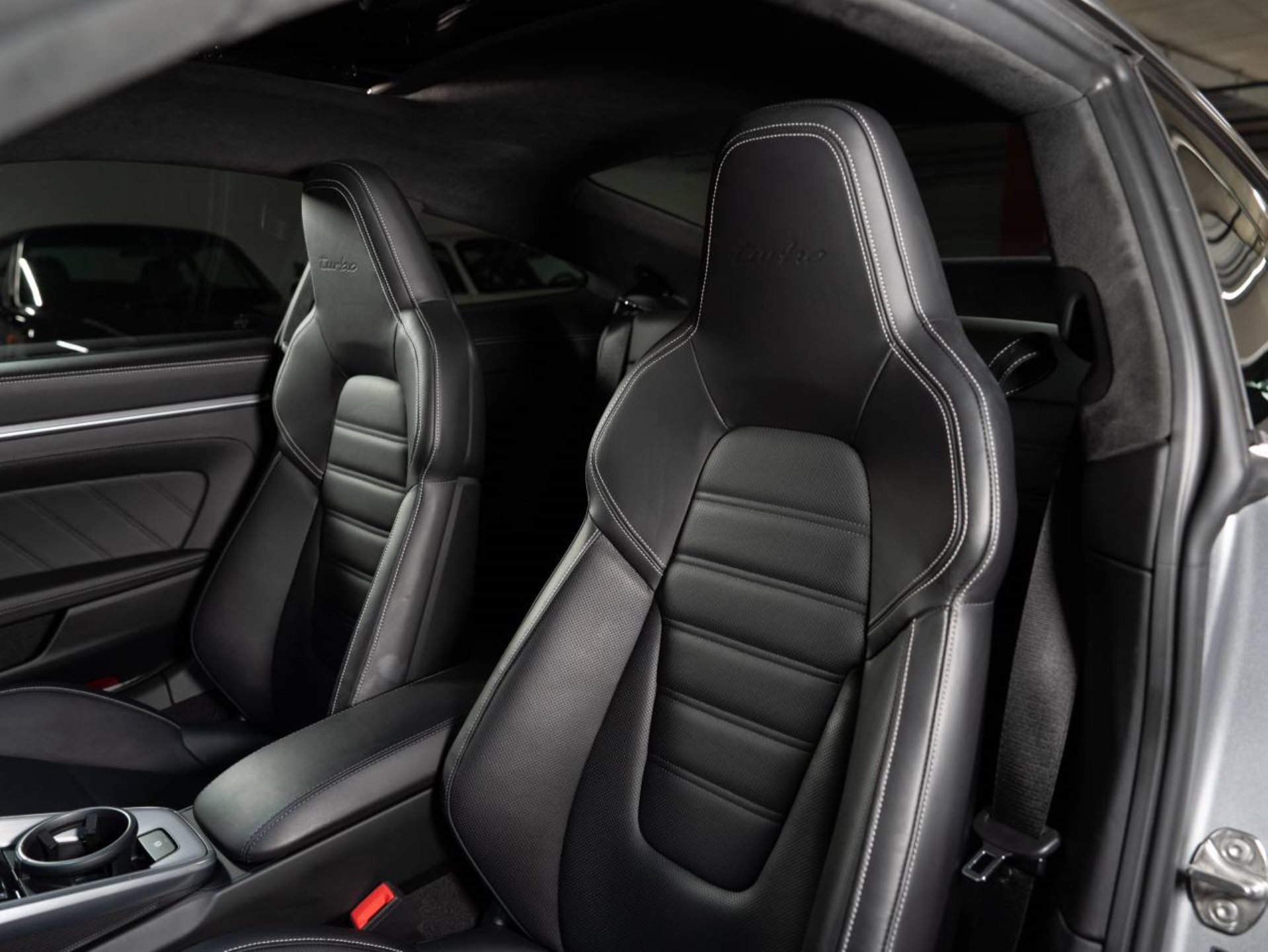 PORSCHE 911 Turbo-image-8
