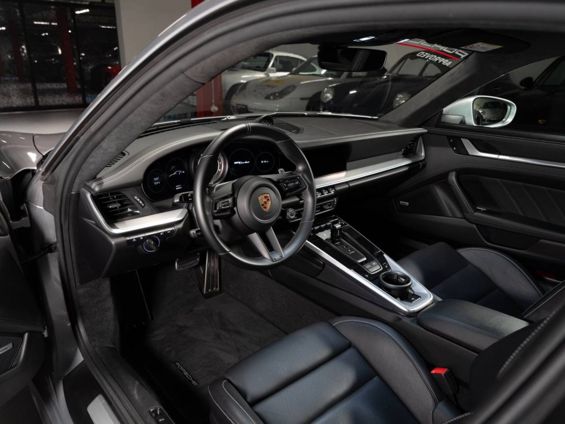 PORSCHE 911 Turbo-image-6