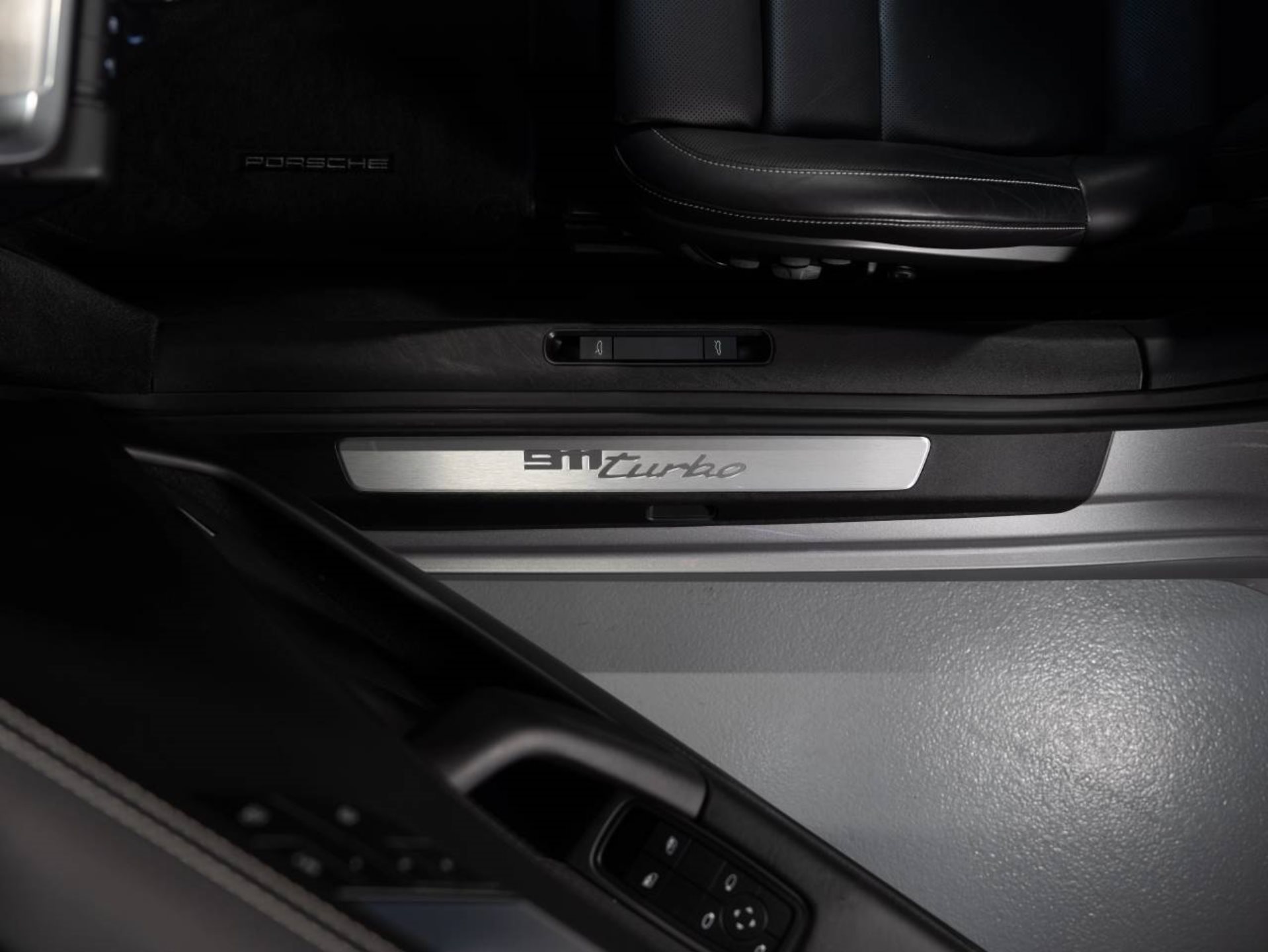 PORSCHE 911 Turbo-image-17