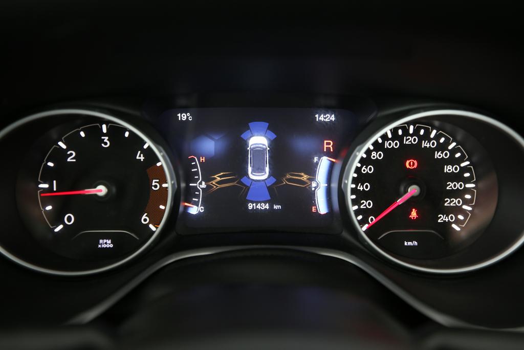 JEEP Compass 2.0 CRD Limited AWD-image-13