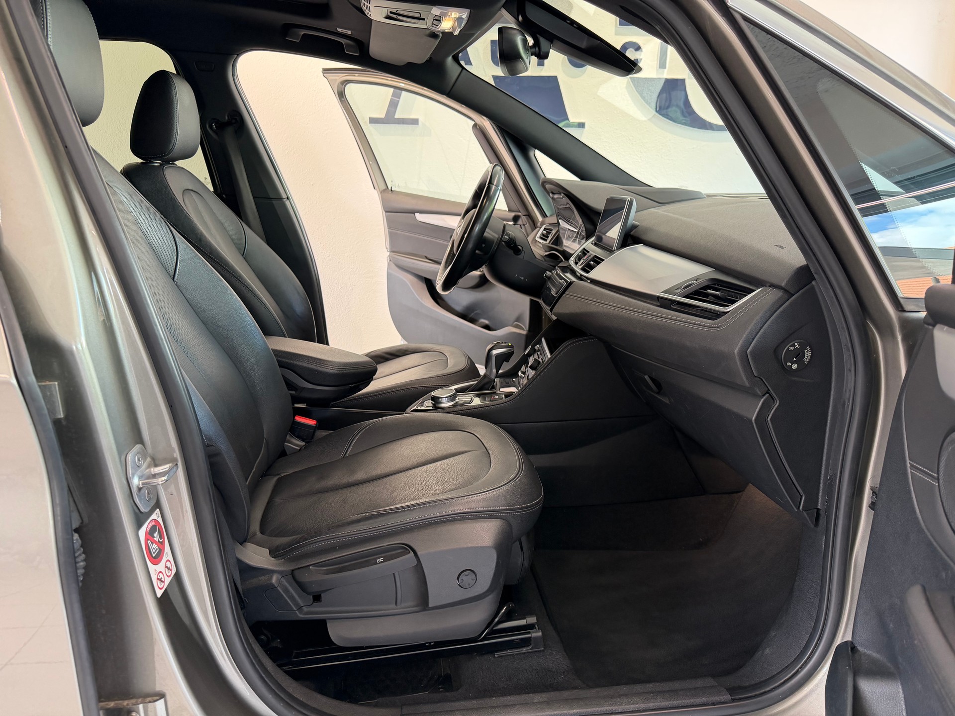 BMW 218i Gran Tourer M Sport Steptronic-image-8