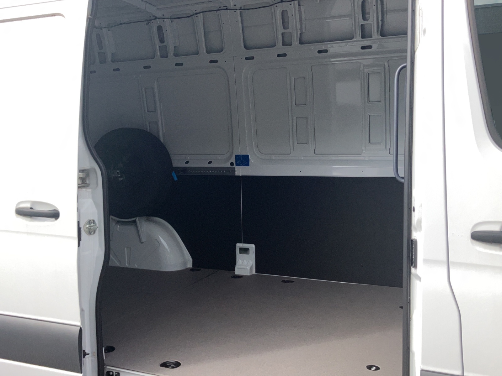 MERCEDES-BENZ eSprinter 312 47kWh Standard-image-9