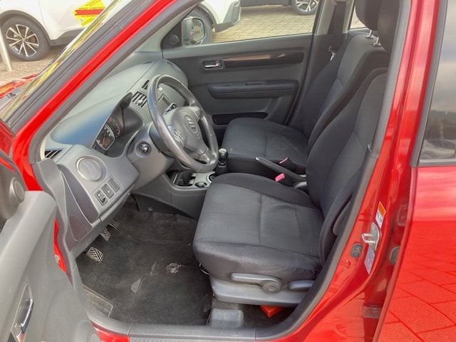 SUZUKI Swift 1.3i 16V GL Top 4x4-image-8