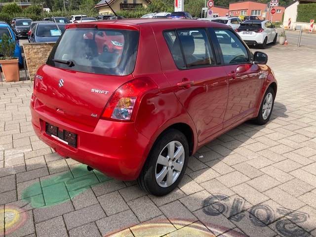 SUZUKI Swift 1.3i 16V GL Top 4x4-image-4