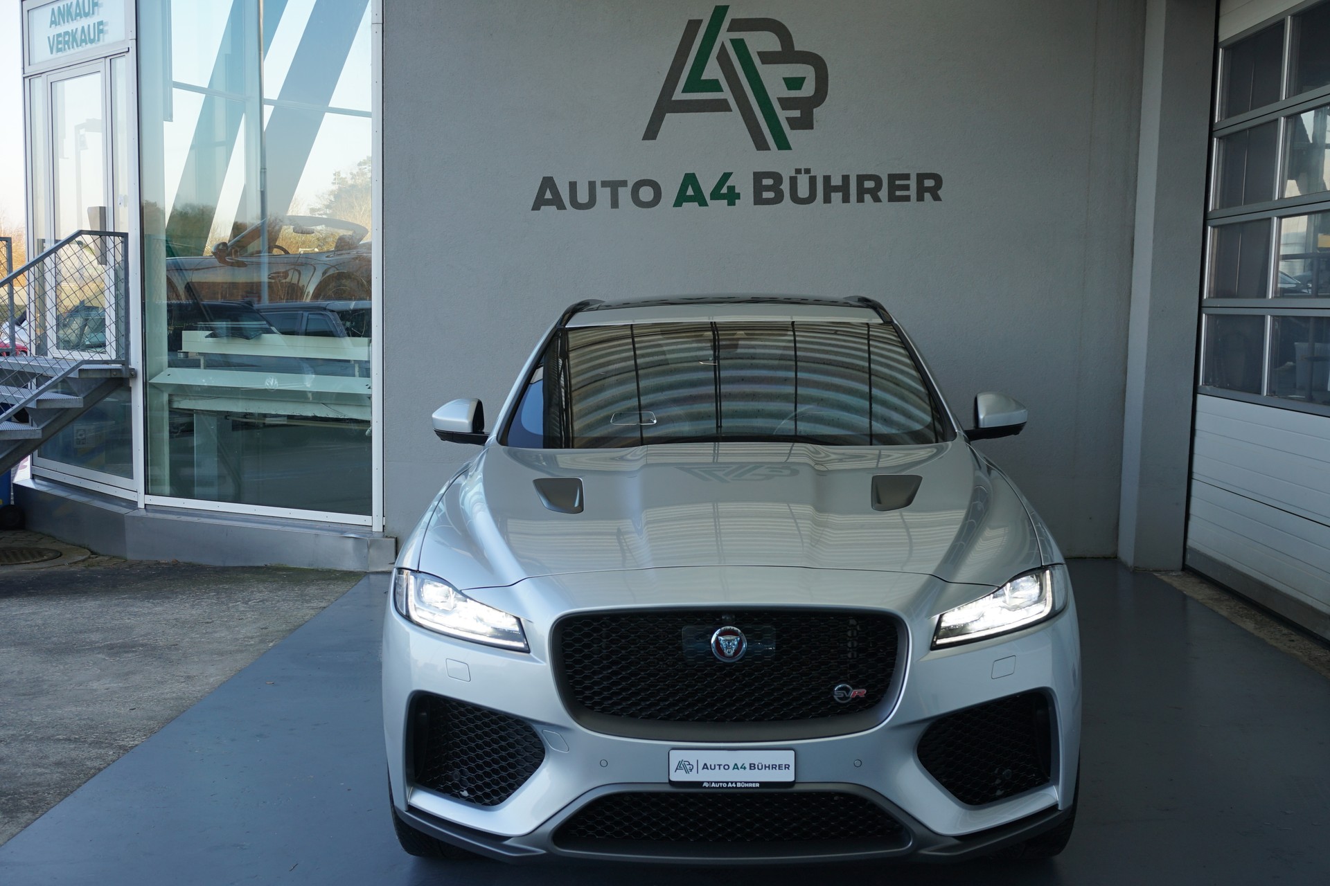 JAGUAR F-Pace 5.0 V8 SVR AWD 551PS  "100% Benziner"-image-9