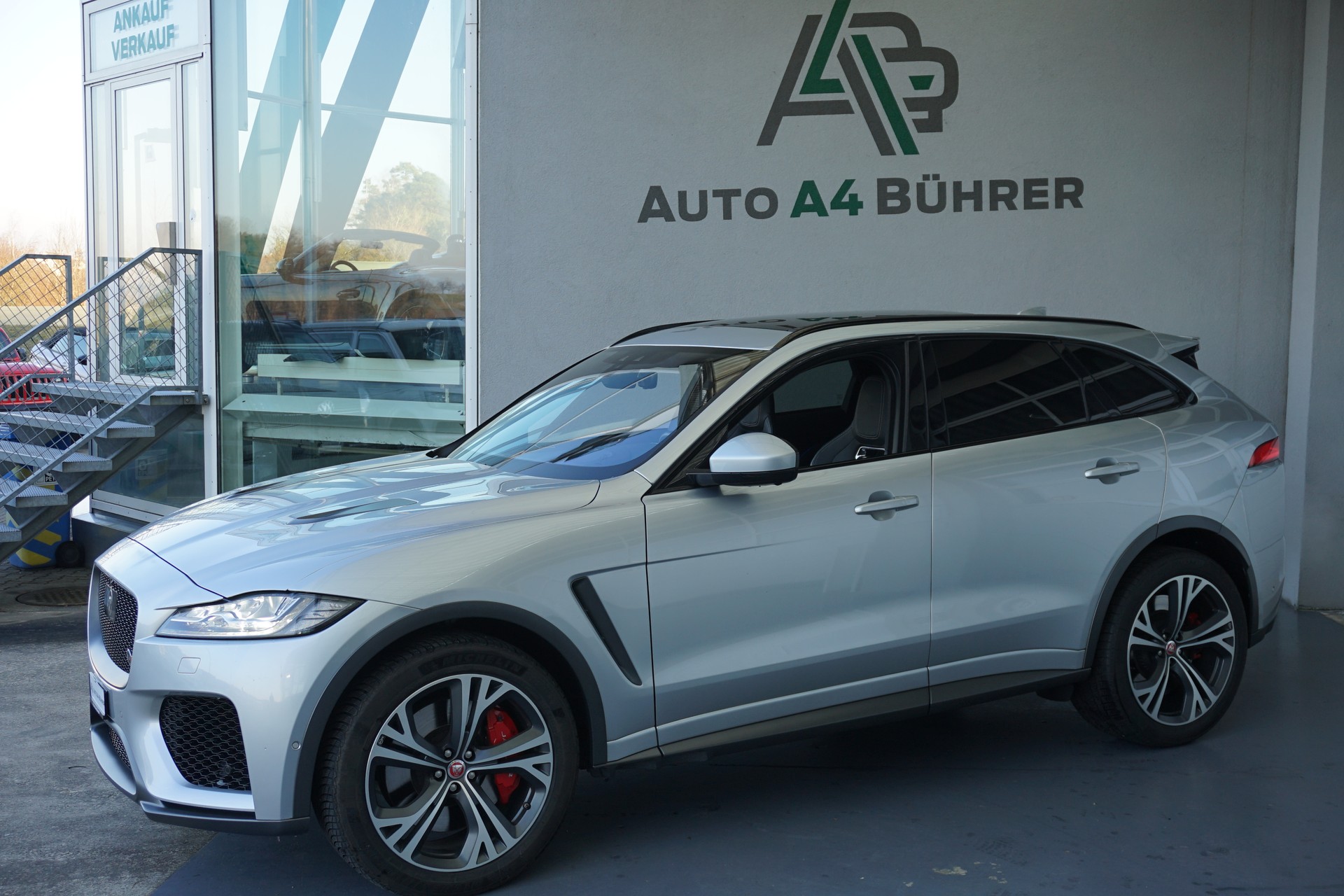 JAGUAR F-Pace 5.0 V8 SVR AWD 551PS  "100% Benziner"-image-1