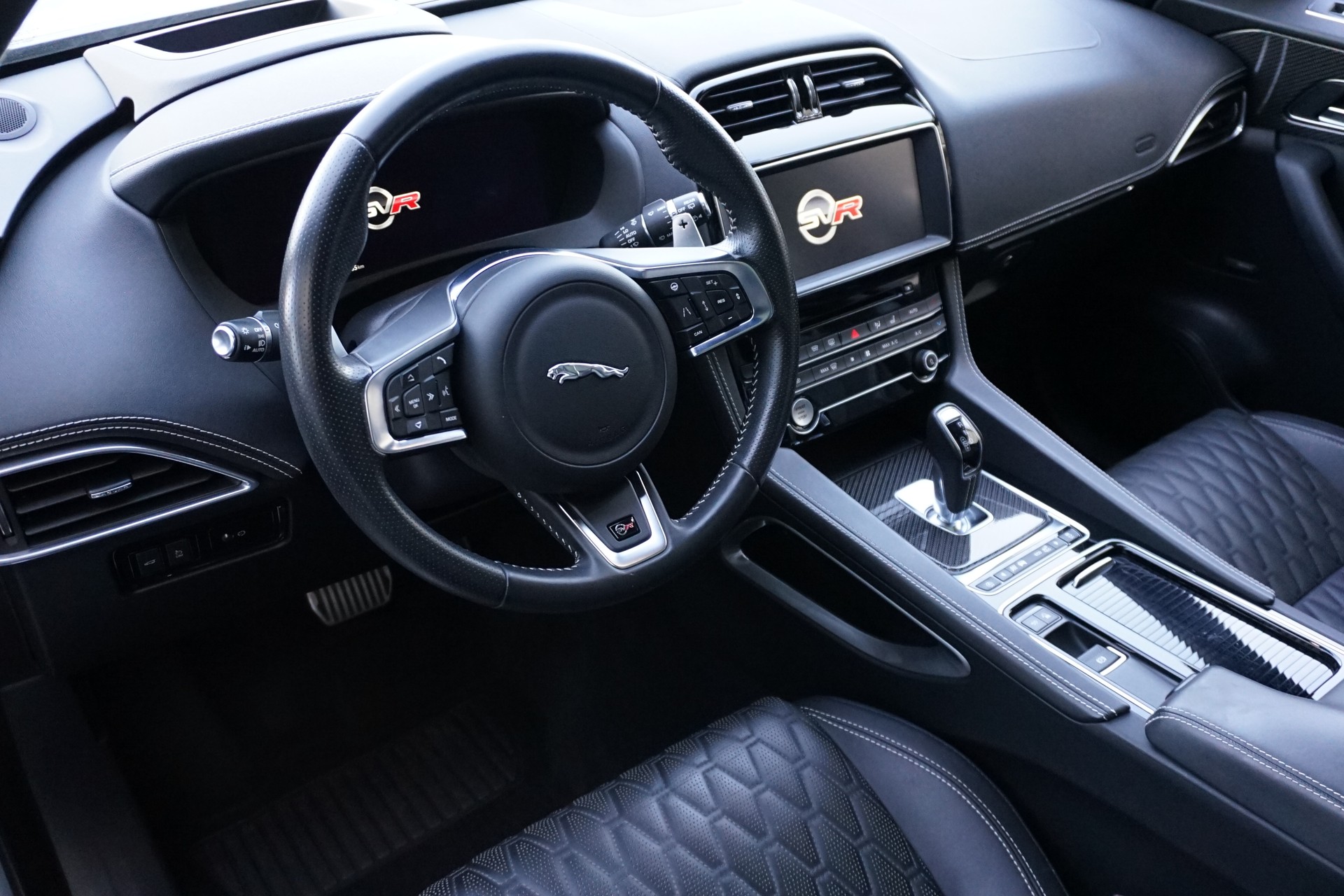 JAGUAR F-Pace 5.0 V8 SVR AWD 551PS  "100% Benziner"-image-17