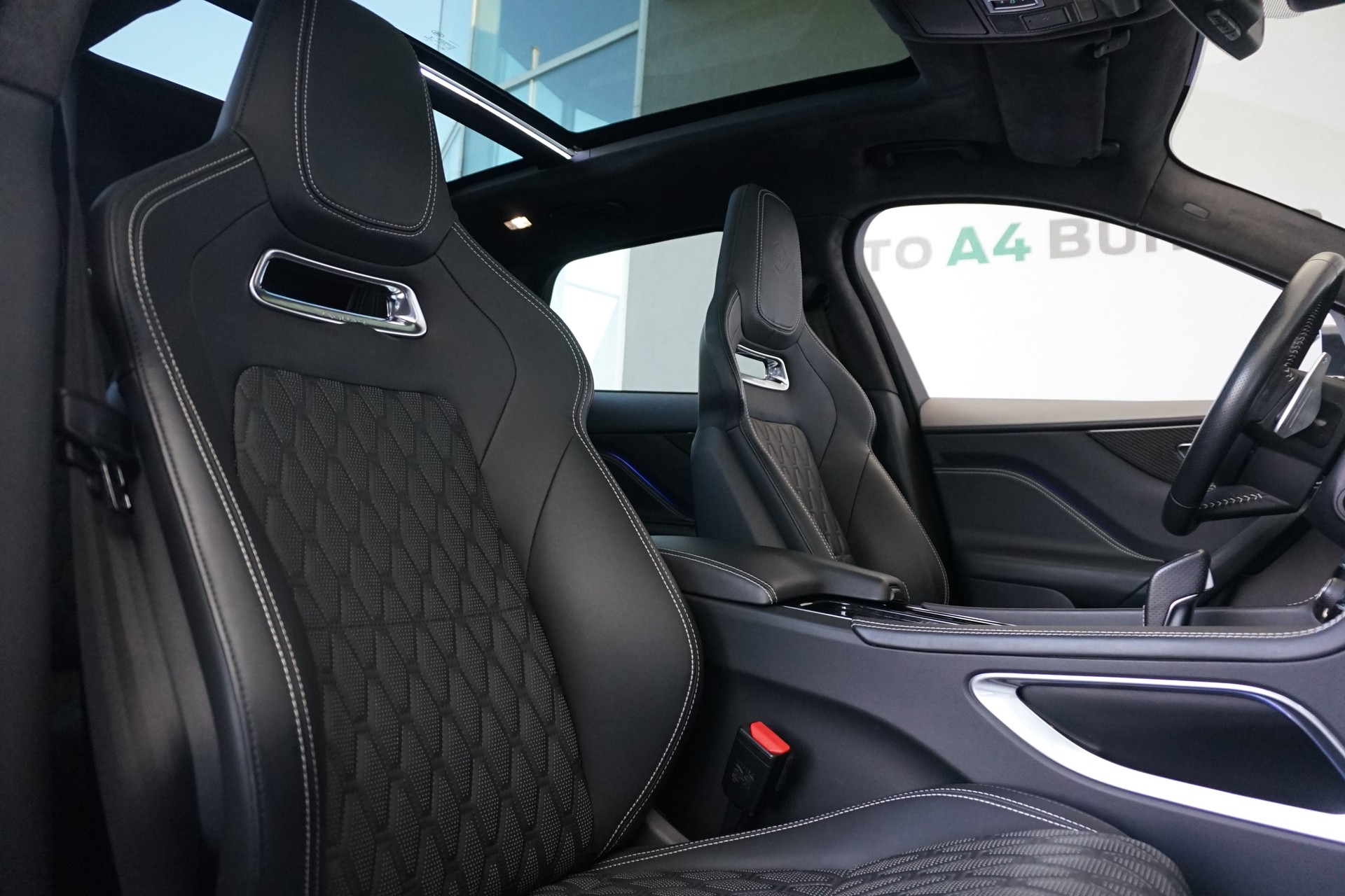 JAGUAR F-Pace 5.0 V8 SVR AWD 551PS  "100% Benziner"-image-20