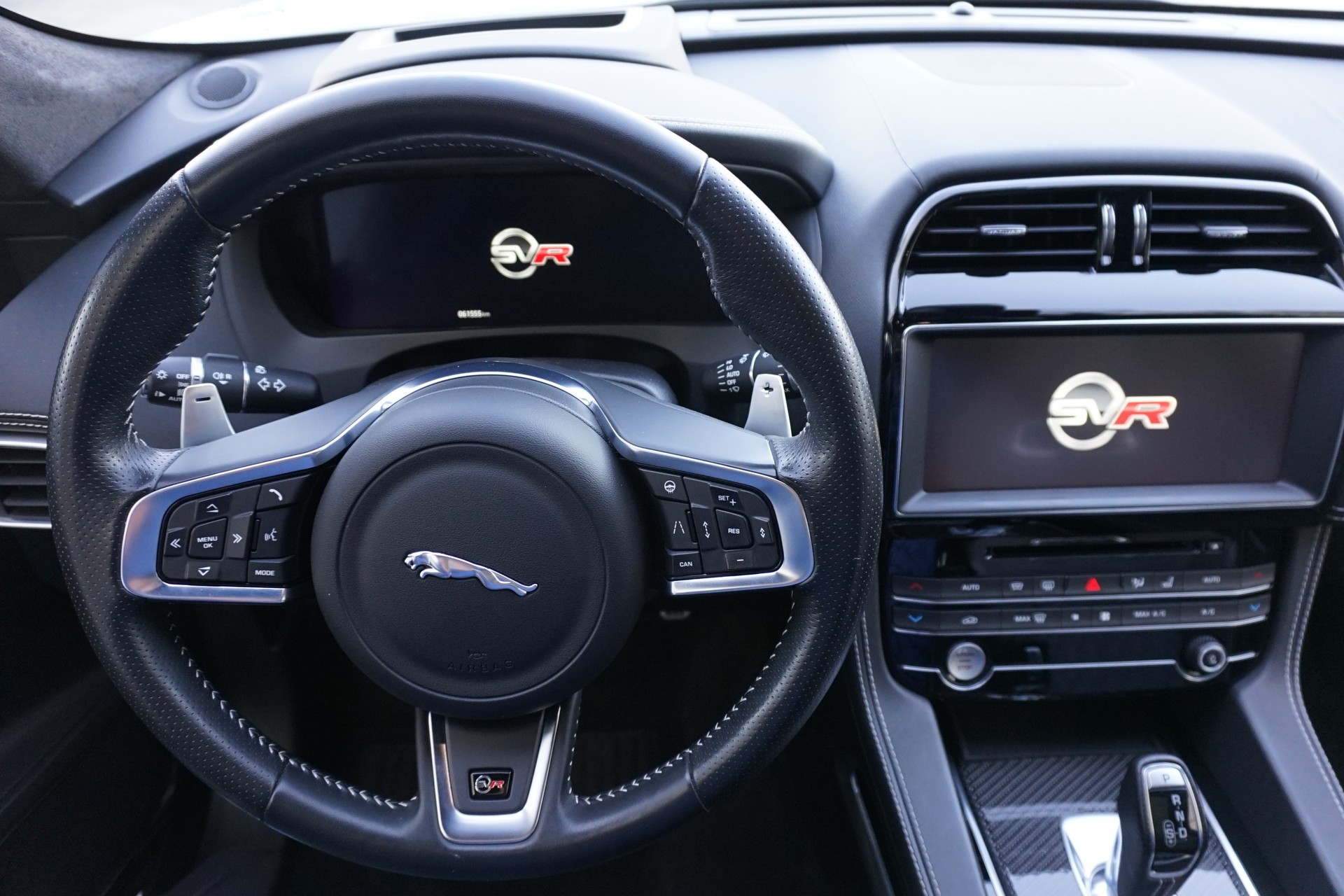 JAGUAR F-Pace 5.0 V8 SVR AWD 551PS  "100% Benziner"-image-14