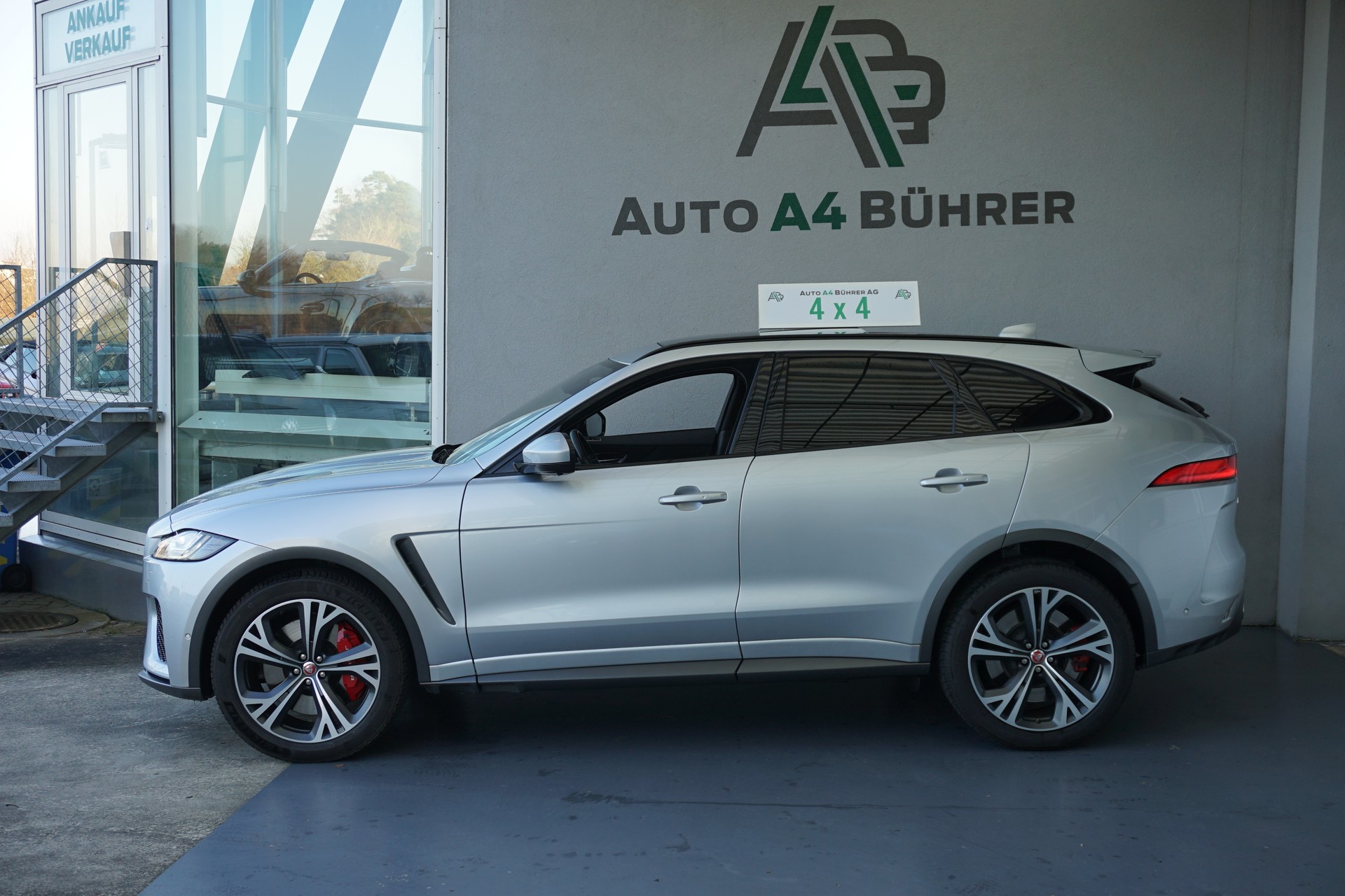 JAGUAR F-Pace 5.0 V8 SVR AWD 551PS  "100% Benziner"