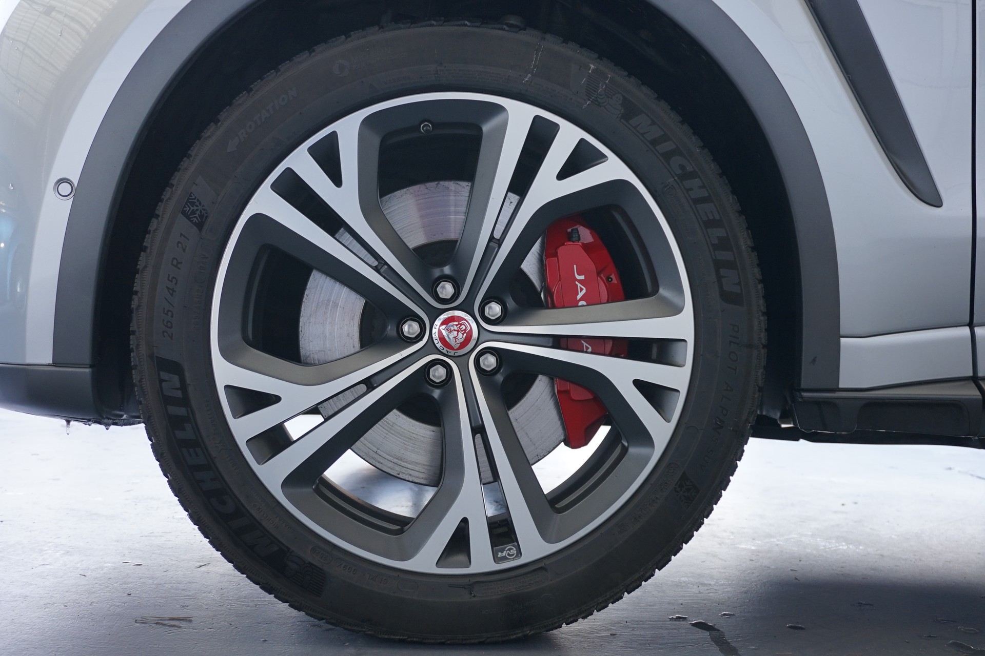 JAGUAR F-Pace 5.0 V8 SVR AWD 551PS  "100% Benziner"-image-12