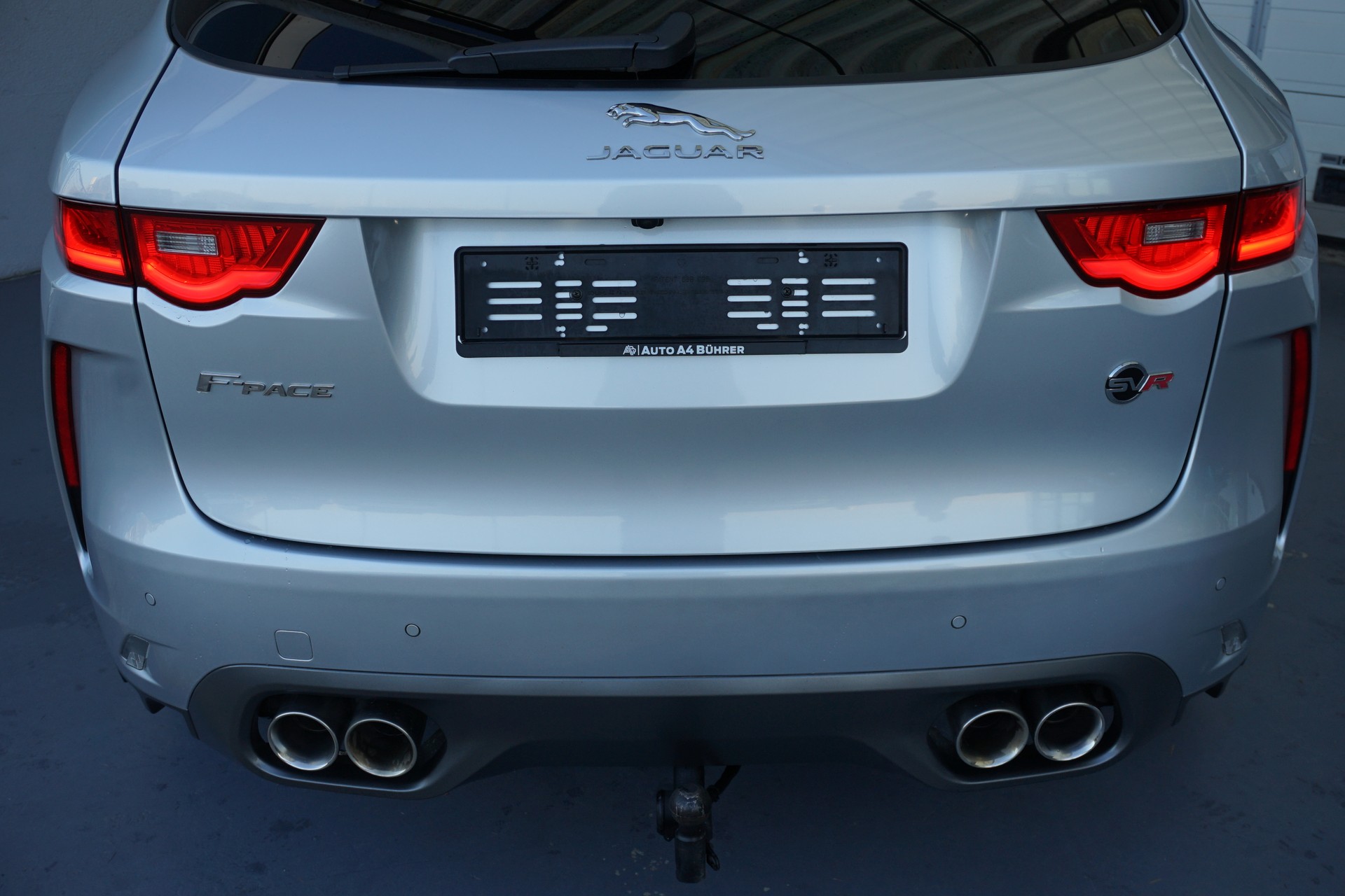JAGUAR F-Pace 5.0 V8 SVR AWD 551PS  "100% Benziner"-image-11