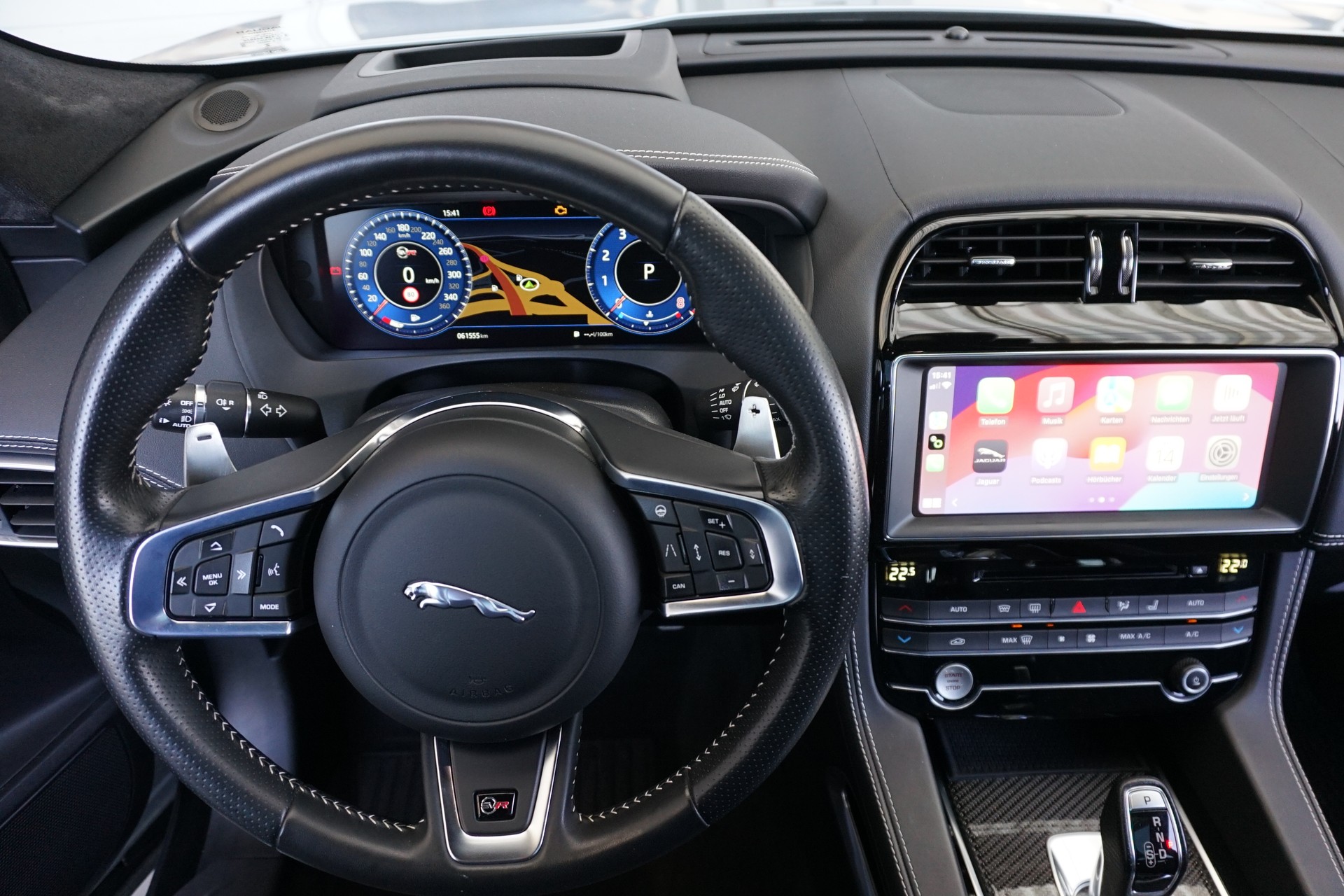JAGUAR F-Pace 5.0 V8 SVR AWD 551PS  "100% Benziner"-image-15