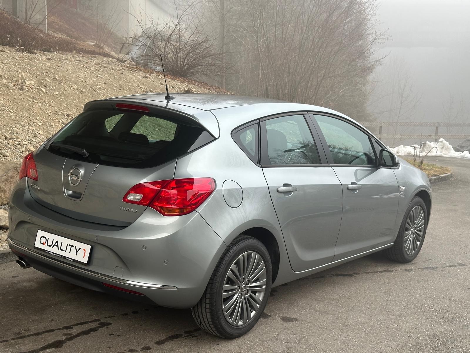 OPEL Astra 1.4i 16V Turbo Active Edition Automatic-image-3