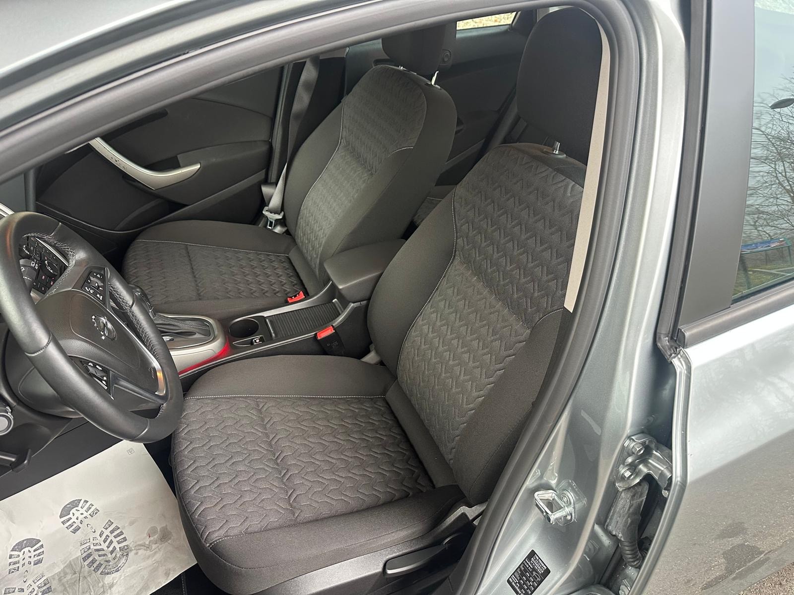 OPEL Astra 1.4i 16V Turbo Active Edition Automatic-image-8