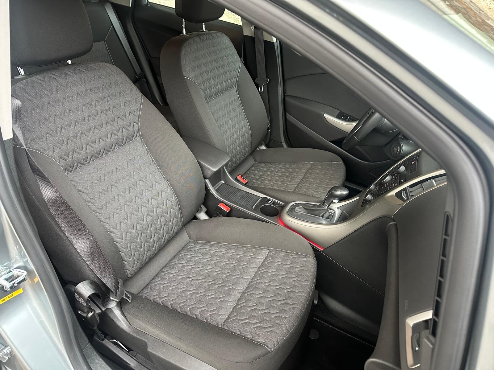 OPEL Astra 1.4i 16V Turbo Active Edition Automatic-image-9