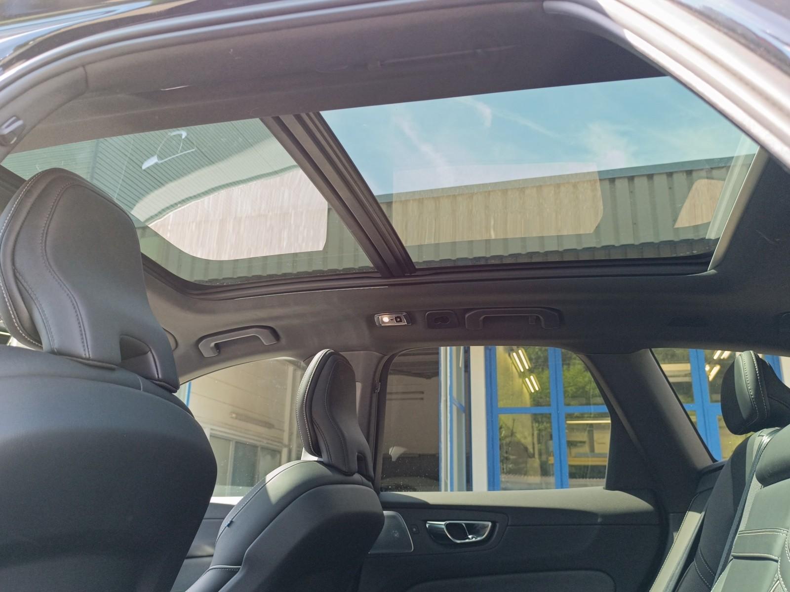 VOLVO XC60 2.0 T8 TE R-Design eAWD-image-19