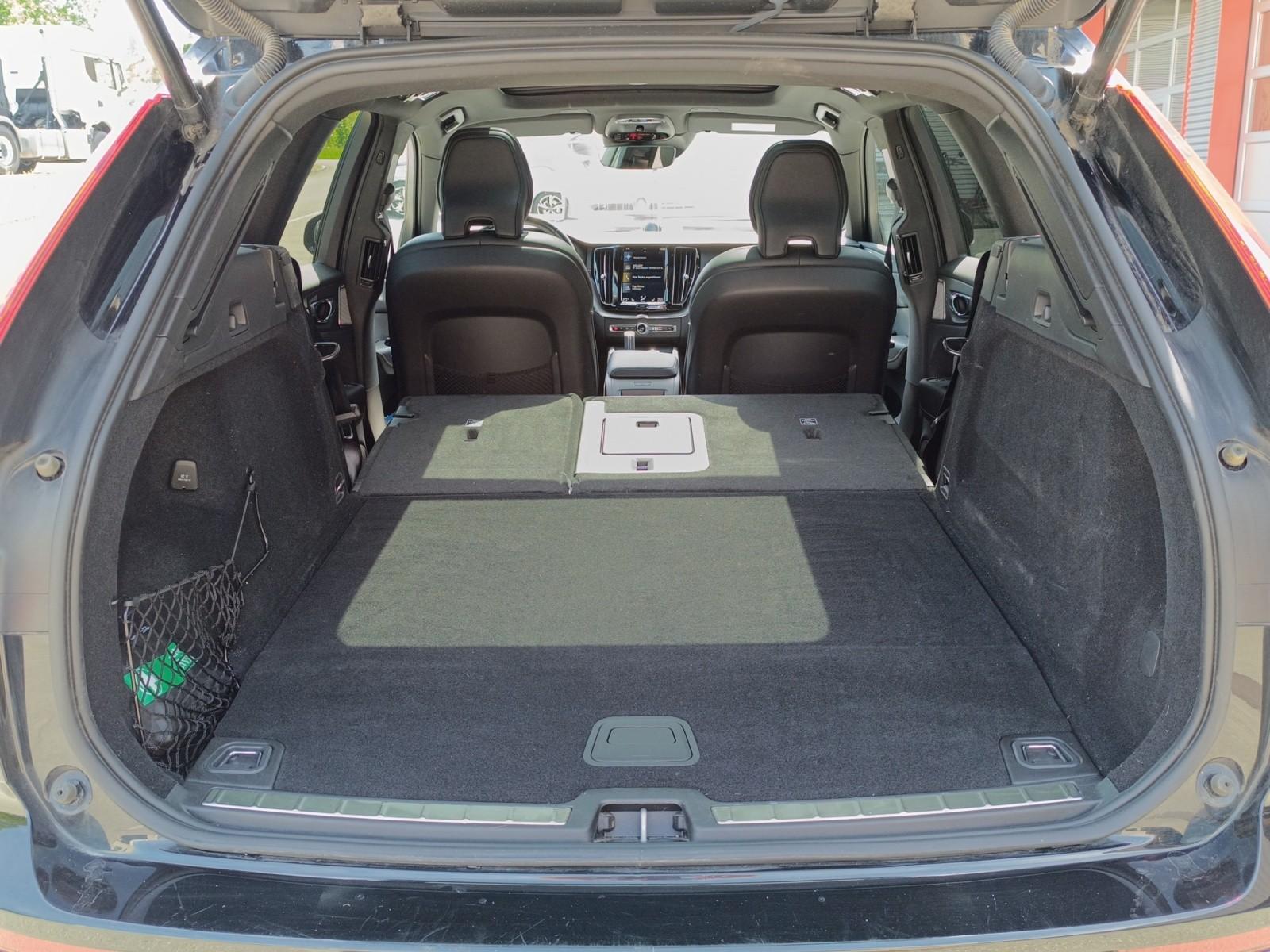 VOLVO XC60 2.0 T8 TE R-Design eAWD-image-16