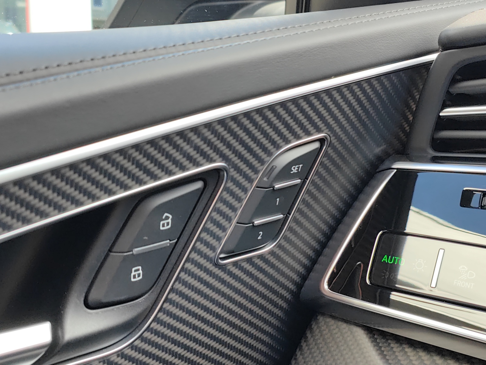 AUDI RSQ8 quattro tiptronic-image-13