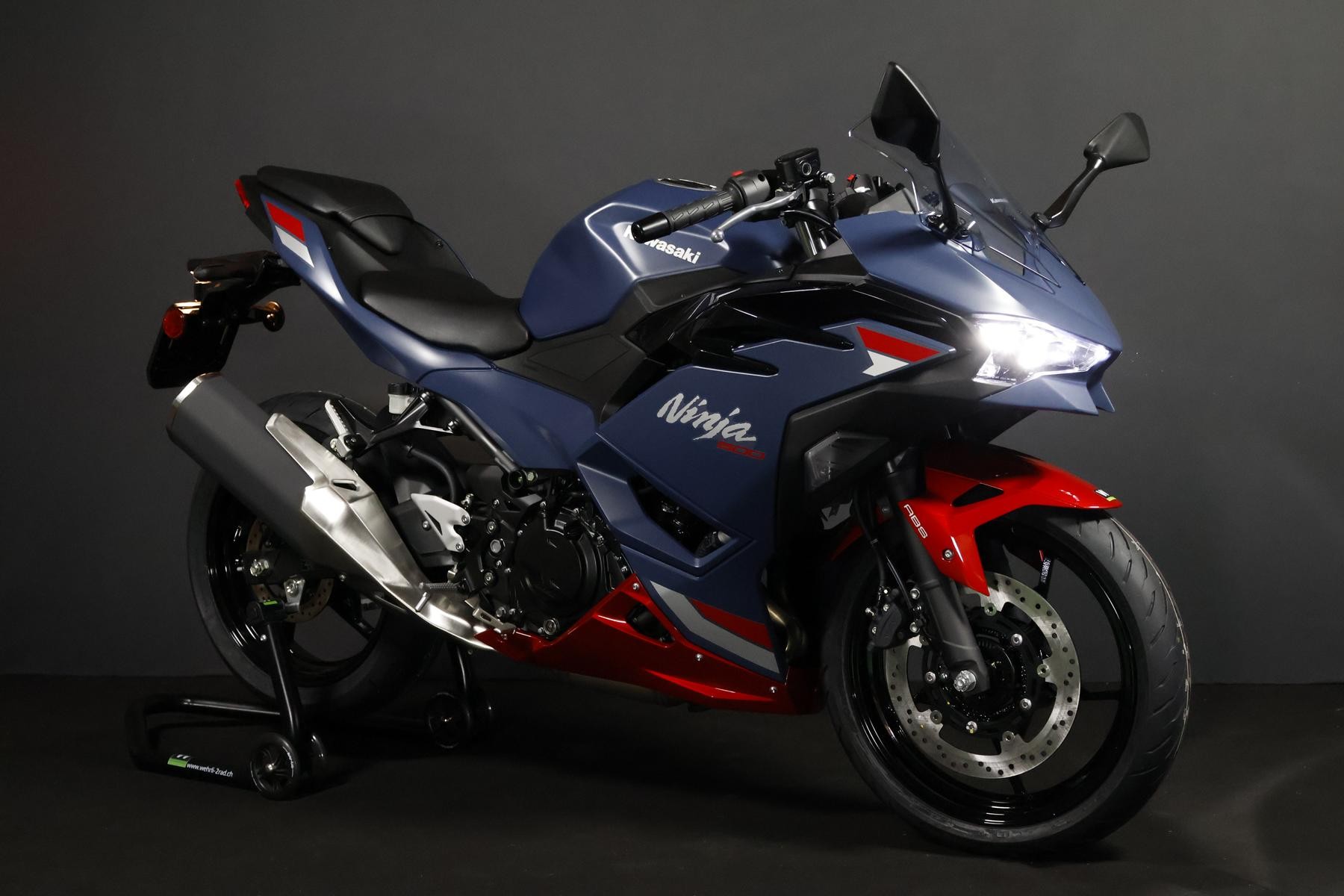KAWASAKI NINJA 500 SE-showroom-element-1
