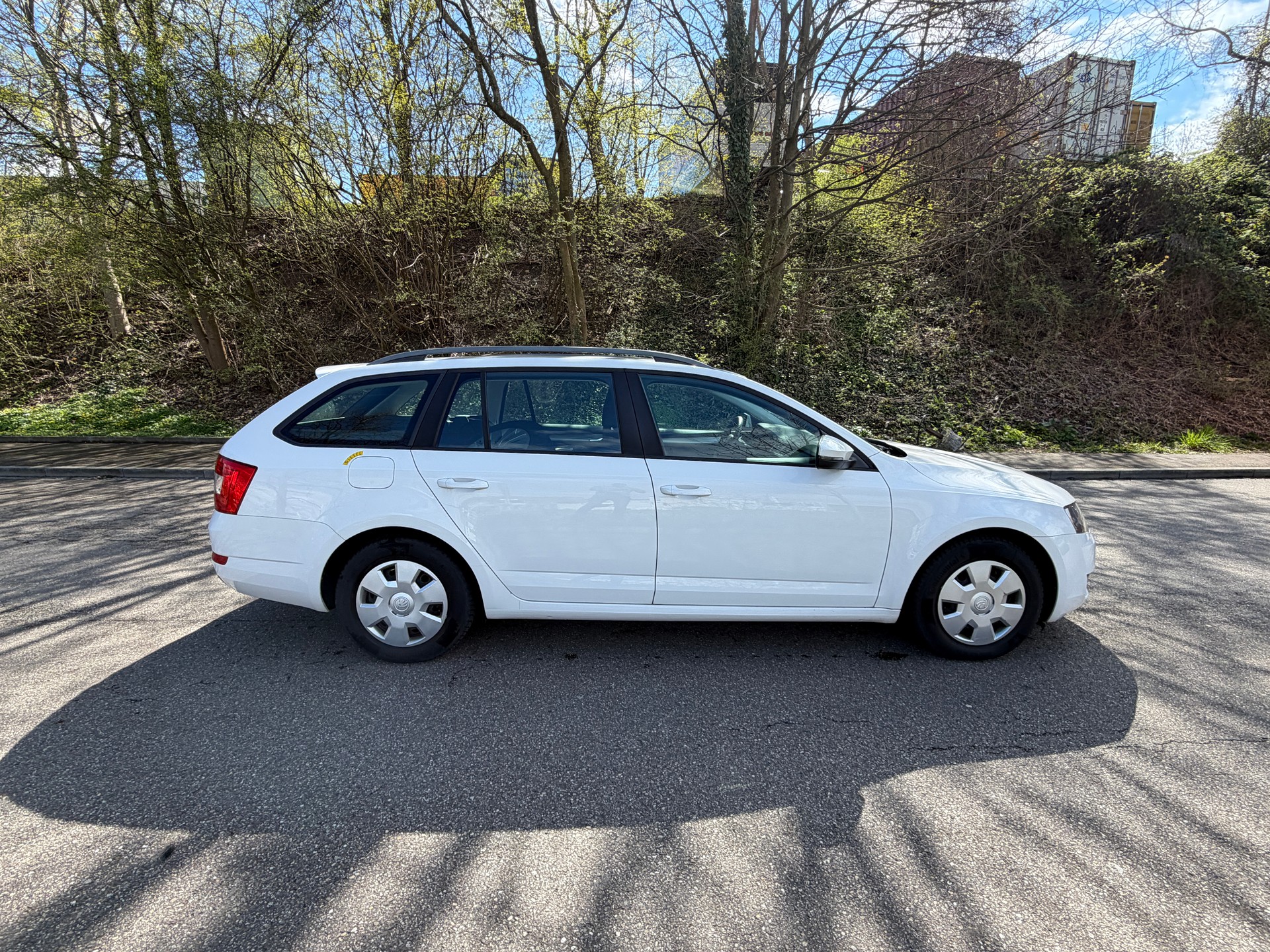 SKODA Octavia Combi 1.6 TDI Ambition 4x4-image-5