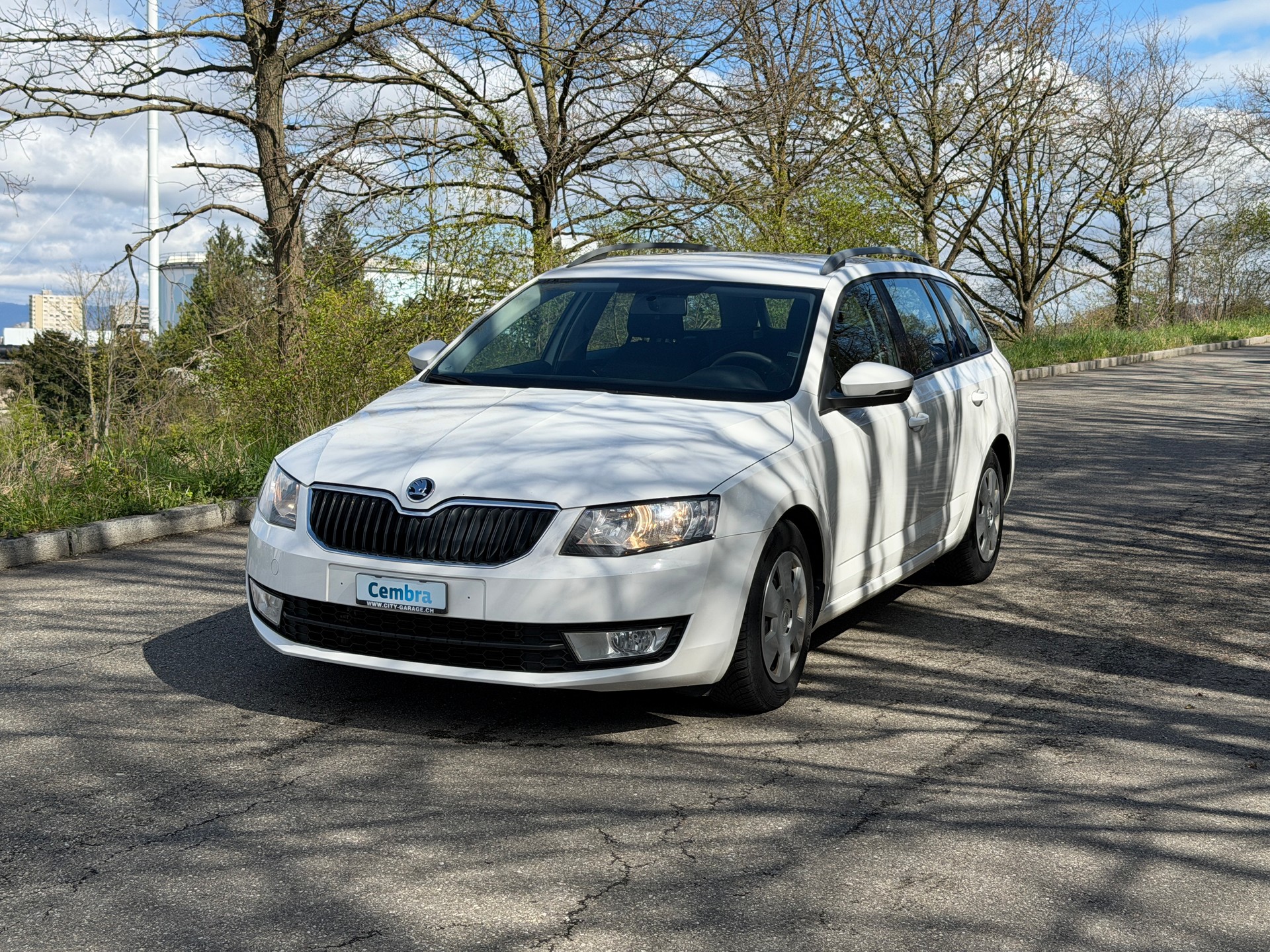 SKODA Octavia Combi 1.6 TDI Ambition 4x4-image-0