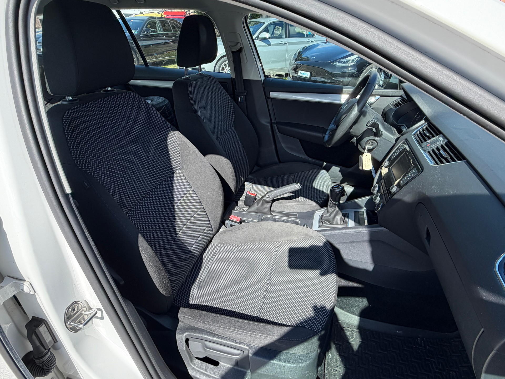 SKODA Octavia Combi 1.6 TDI Ambition 4x4-image-13