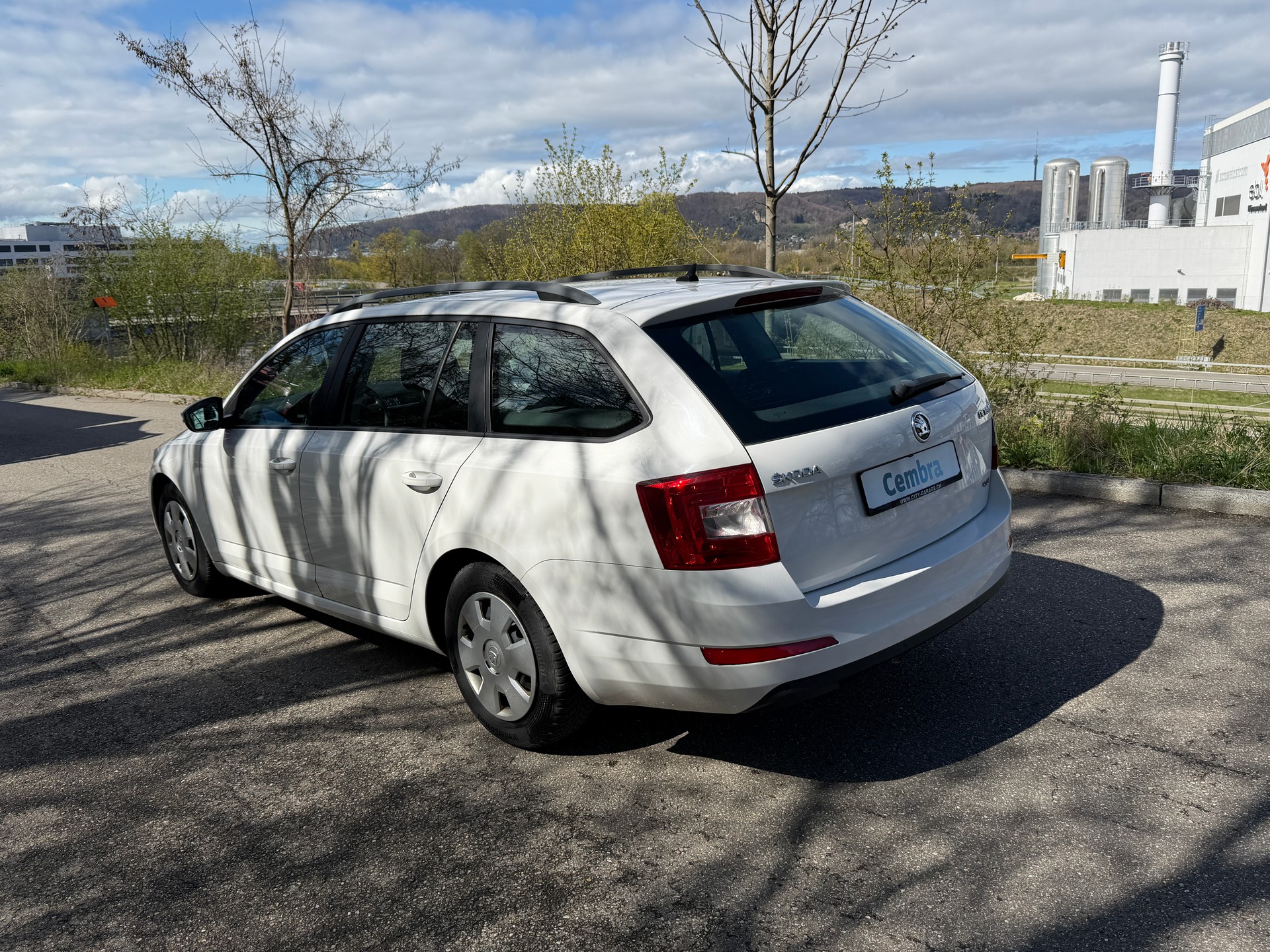 SKODA Octavia Combi 1.6 TDI Ambition 4x4-image-8
