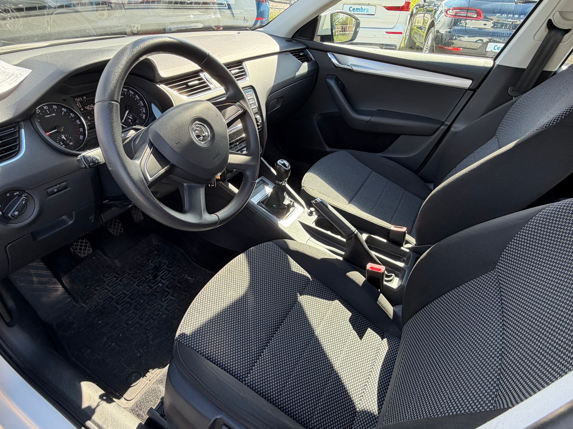 SKODA Octavia Combi 1.6 TDI Ambition 4x4-image-2