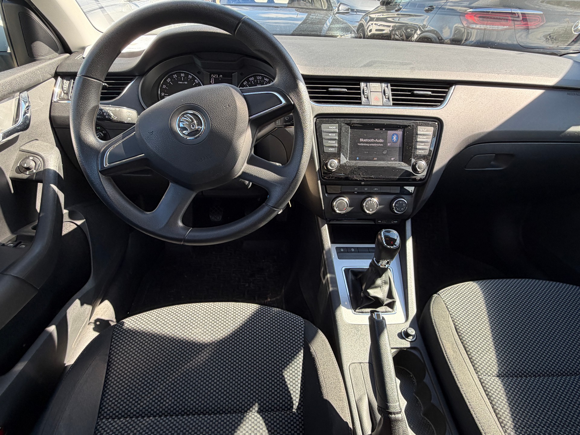 SKODA Octavia Combi 1.6 TDI Ambition 4x4-image-1