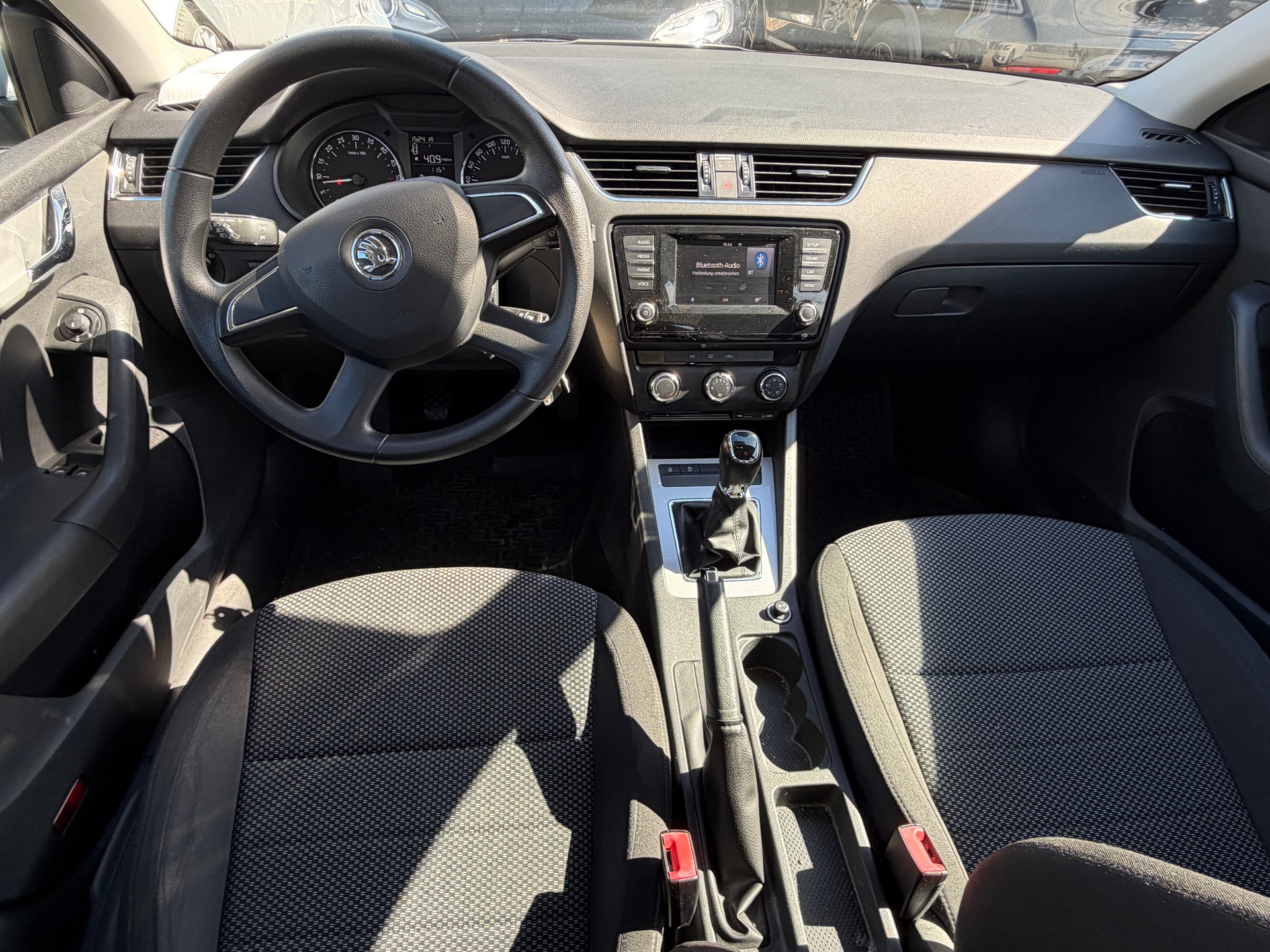 SKODA Octavia Combi 1.6 TDI Ambition 4x4-image-14
