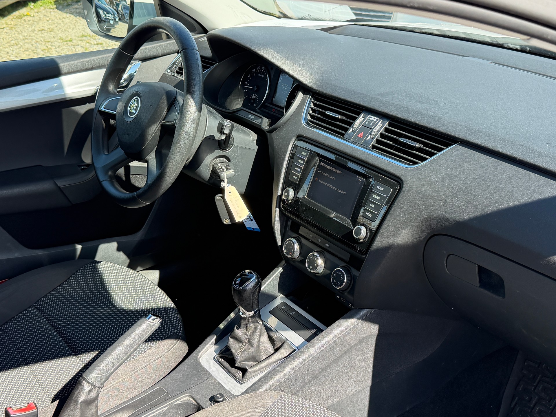 SKODA Octavia Combi 1.6 TDI Ambition 4x4-image-11