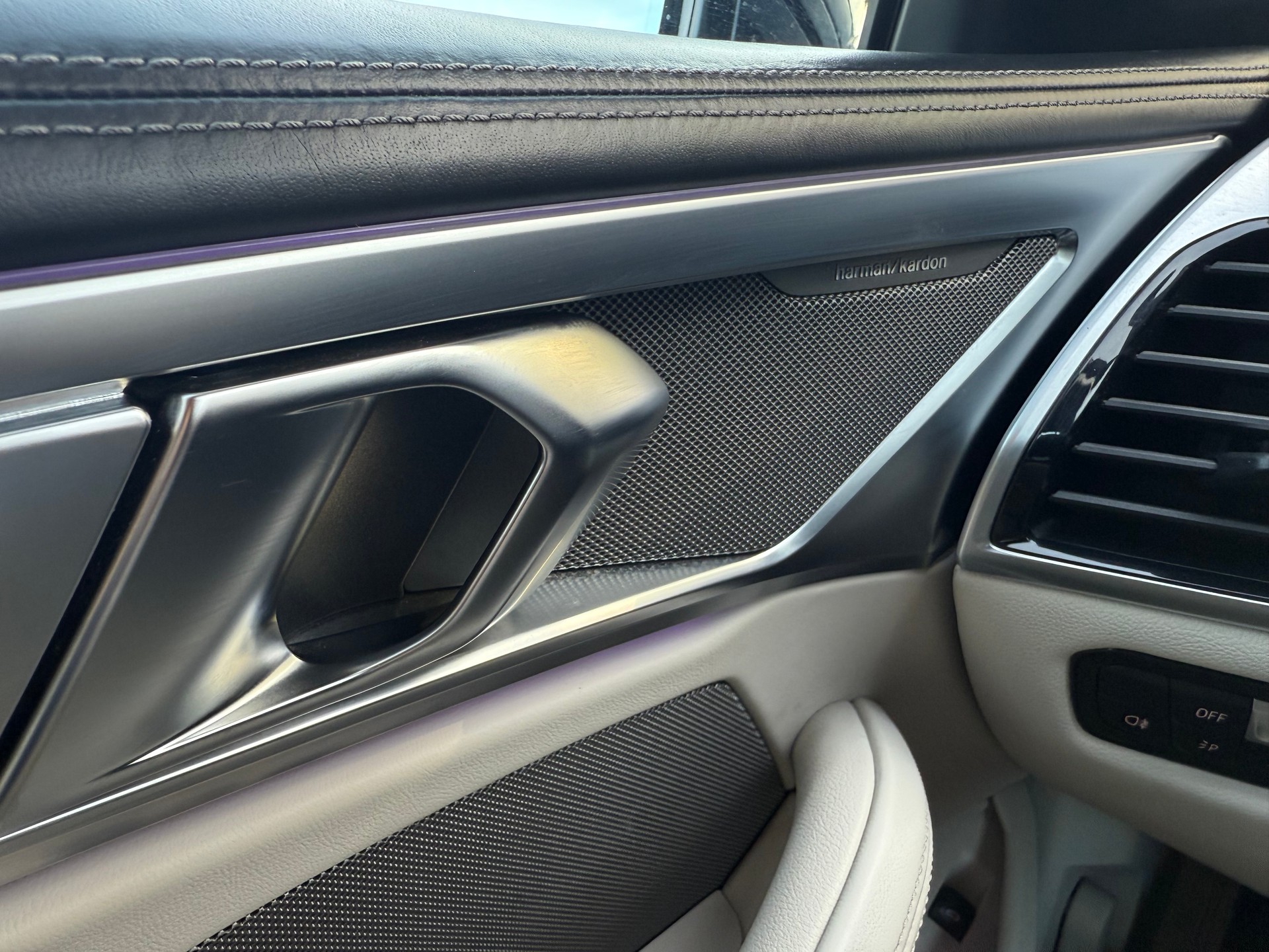 BMW M850i xDrive Steptronic-image-23